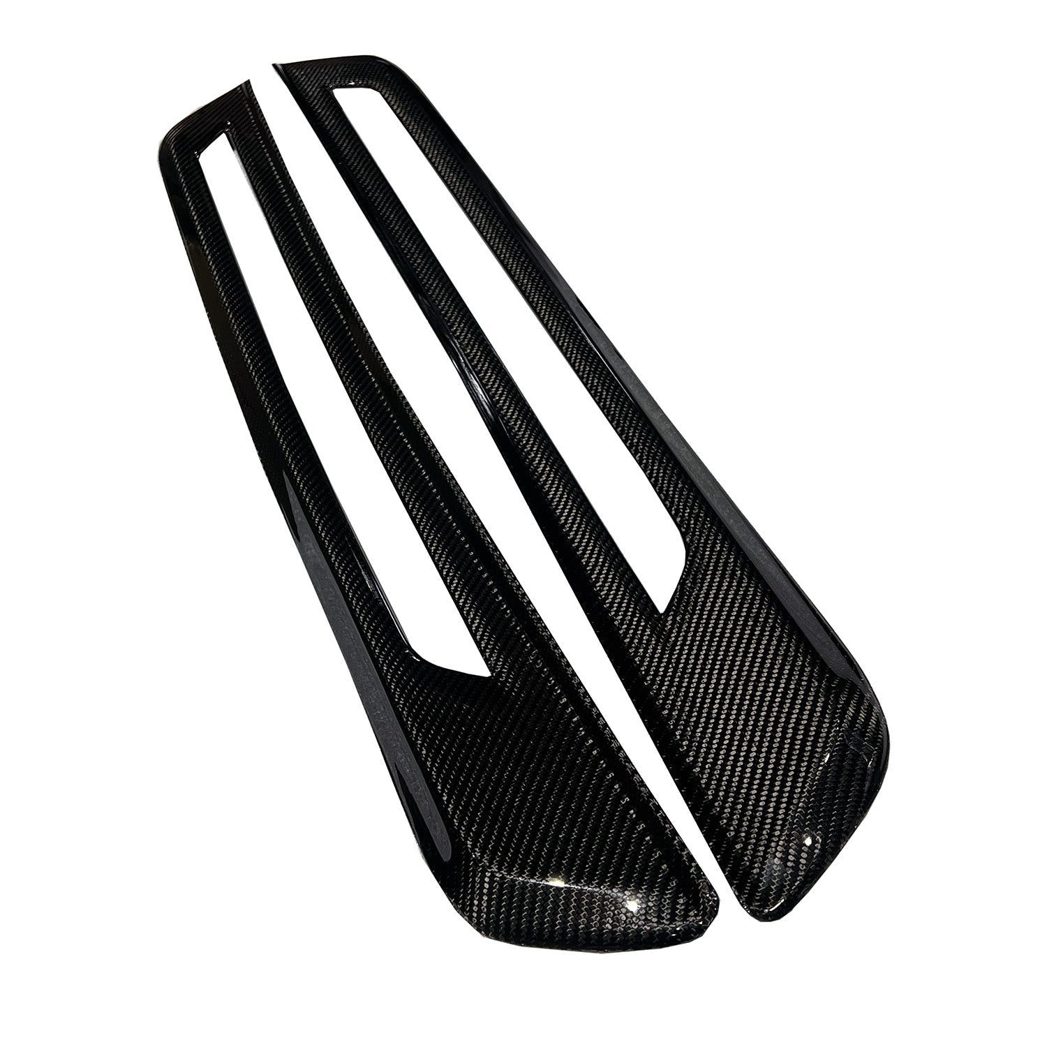 Carbon fiber interior trim for a premium, lightweight, and sporty look.