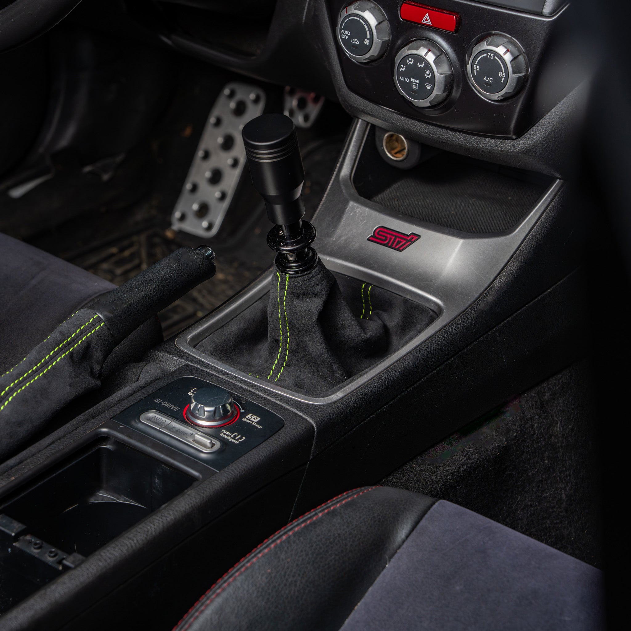 Funda de palanca de cambios Billetworkz Premium Alcantara – Subaru STI 2008-2014