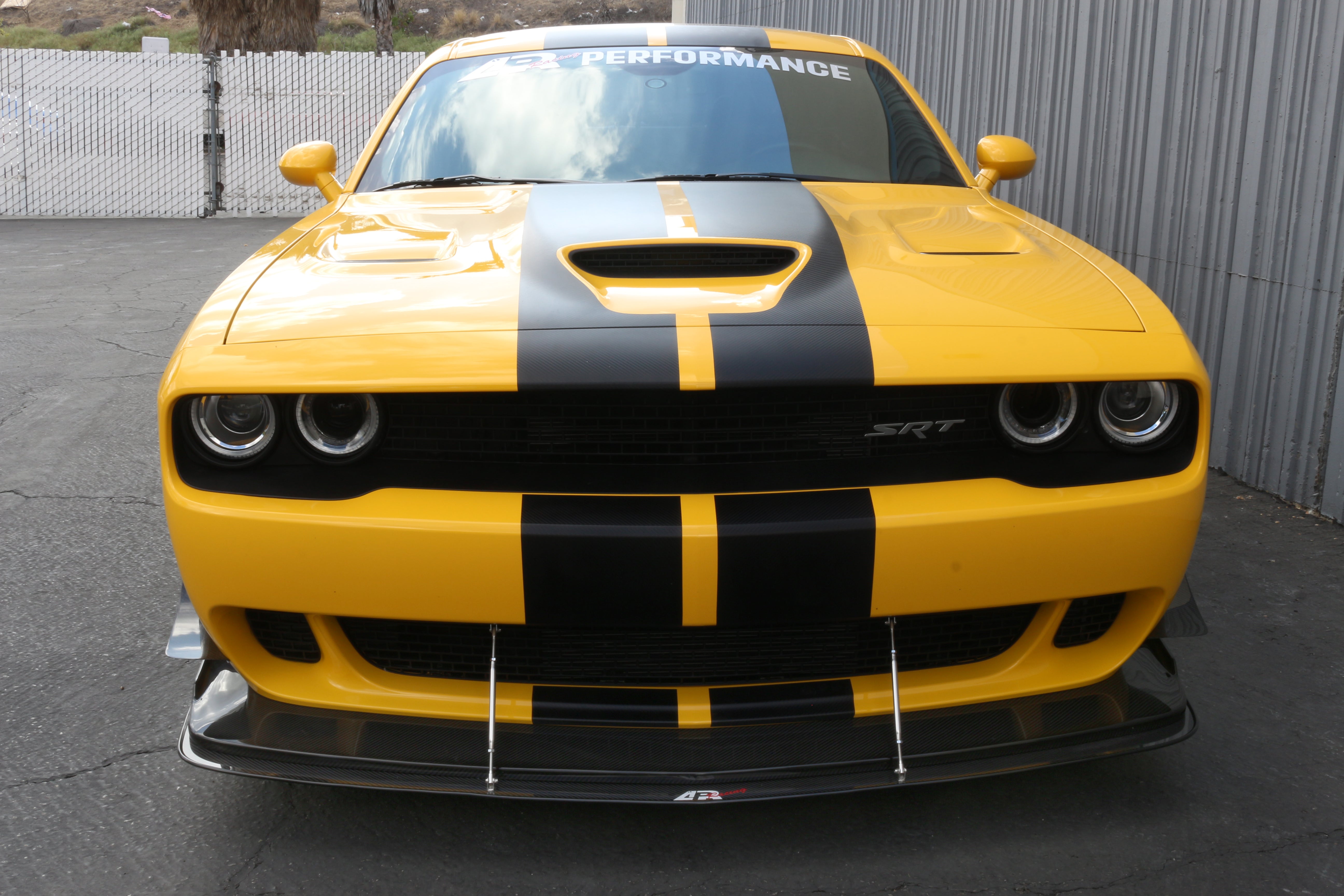 Divisor de viento delantero de fibra de carbono APR (Dodge Challenger Hellcat 2015-2023 con borde APR)