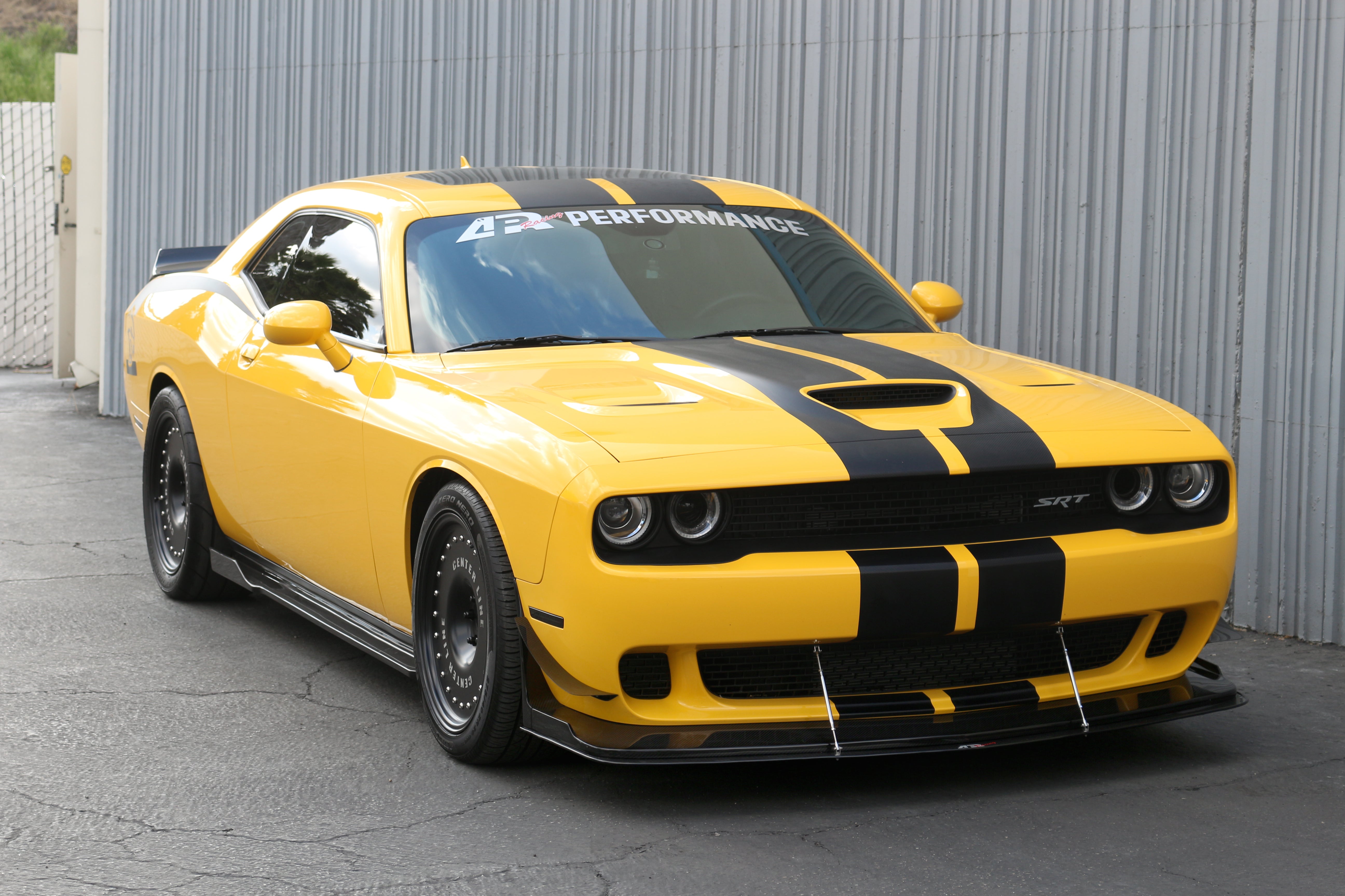 Divisor de viento delantero de fibra de carbono APR (Dodge Challenger Hellcat 2015-2023 con borde APR)