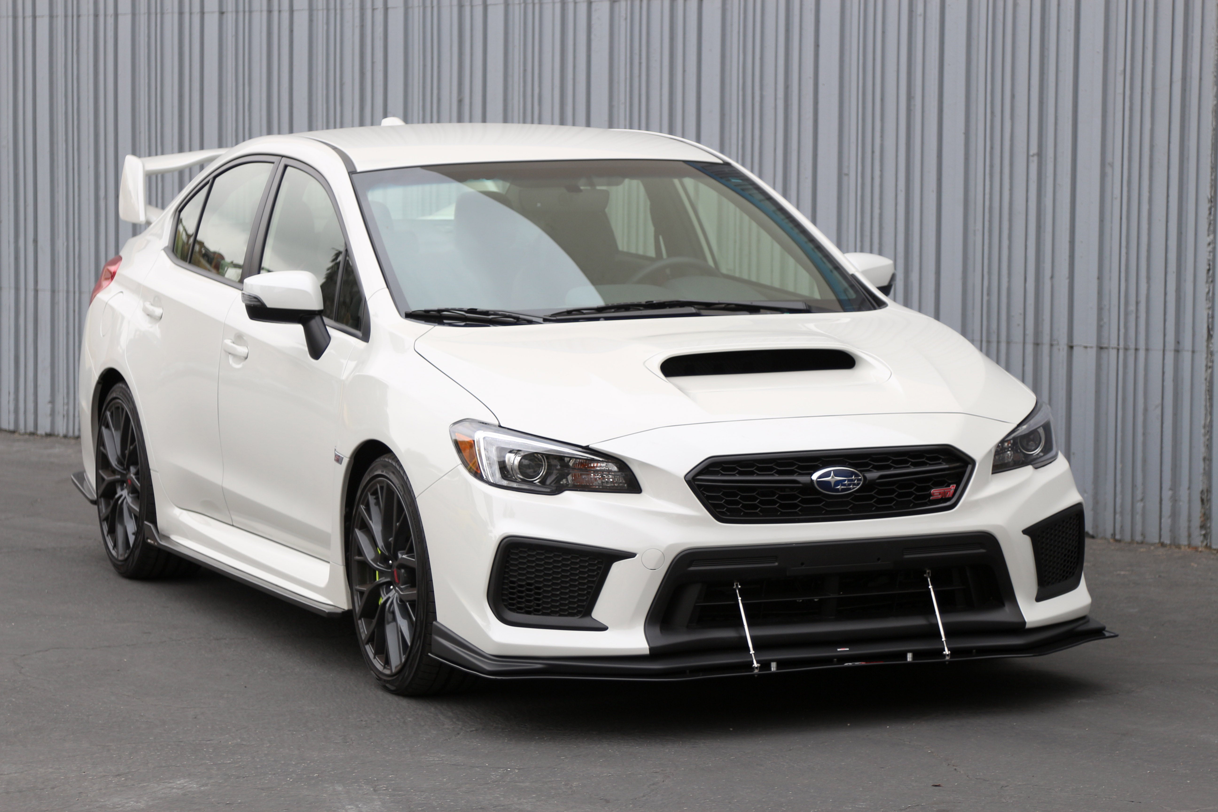 Divisor de viento de fibra de carbono APR con varillas (borde OEM) (Subaru WRX/STI 2018-2021)