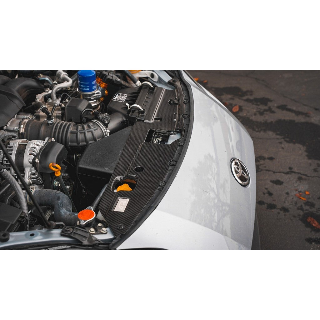 Placa de refrigeración de fibra de carbono APR para radiador (Toyota GR86/Subaru BRZ 2022-2024)