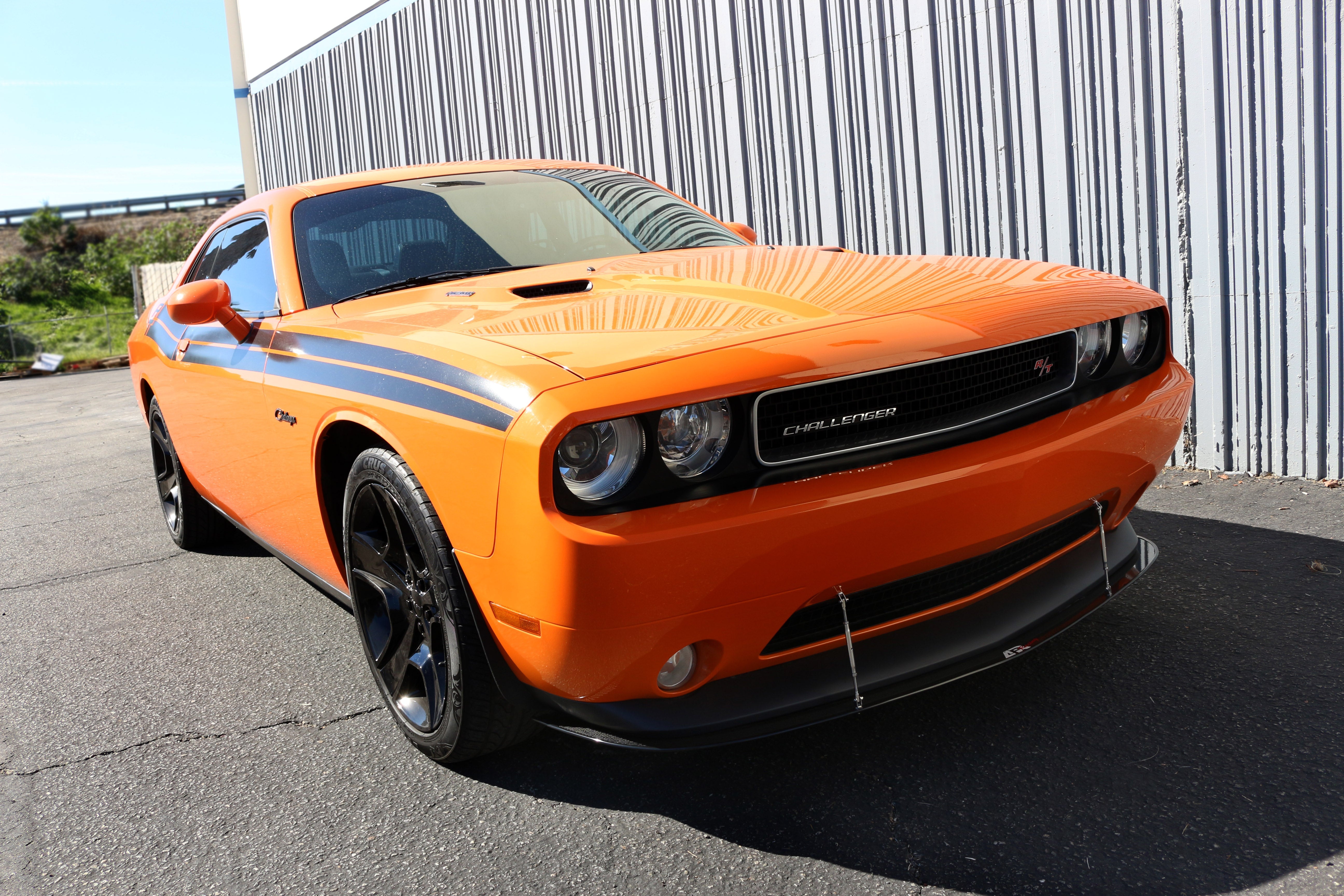 Divisor de viento delantero de fibra de carbono APR (Dodge Challenger RT/SXT 2011-2014)