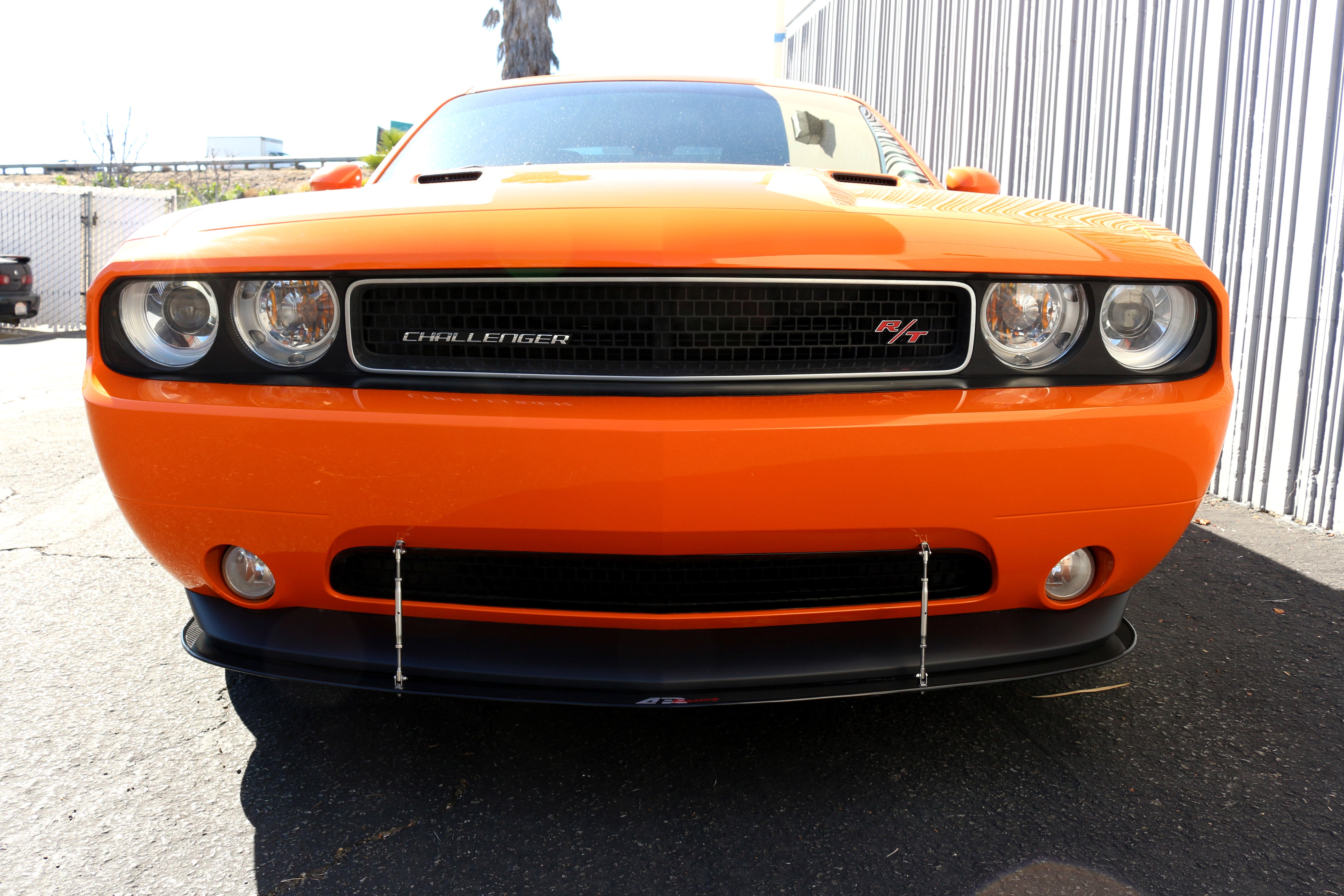 Divisor de viento delantero de fibra de carbono APR (Dodge Challenger RT/SXT 2011-2014)