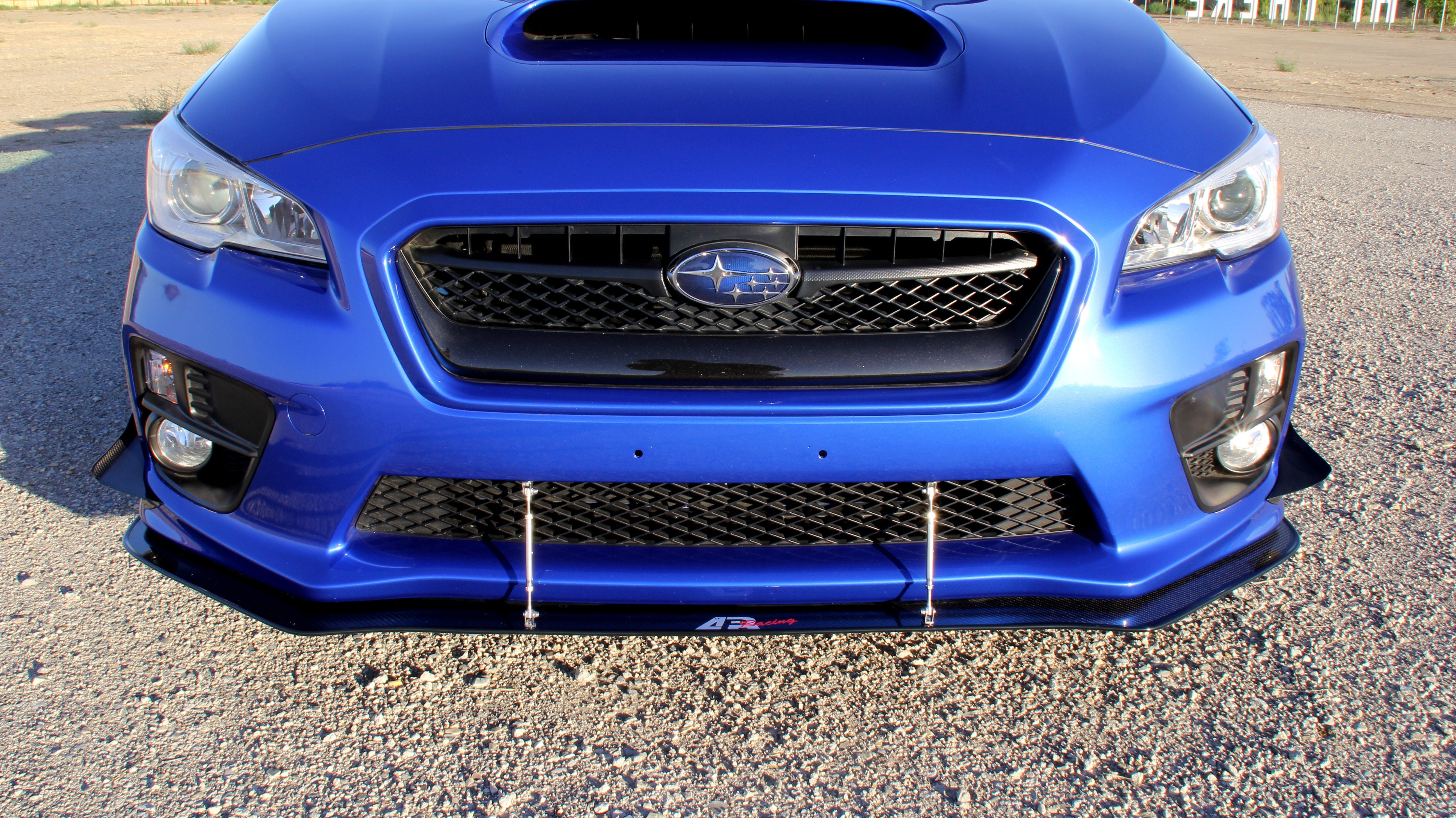 Divisor de viento de fibra de carbono APR con varillas (Subaru WRX 2015-2017)
