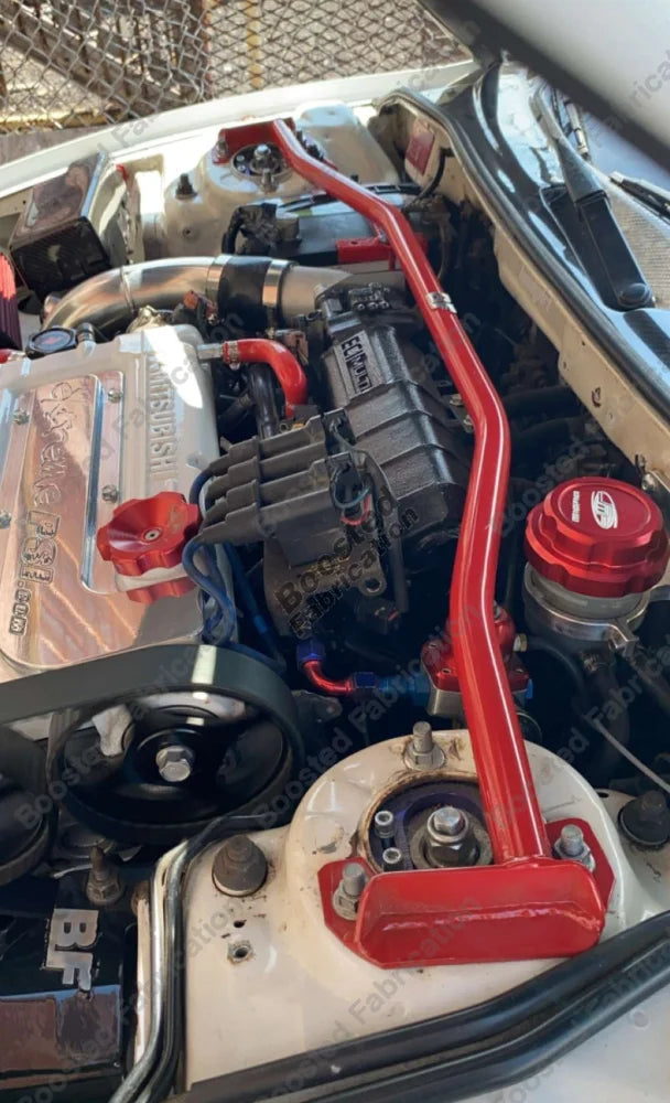 Barra de soporte delantera Boosted Fabrication 2G para colectores de admisión OEM