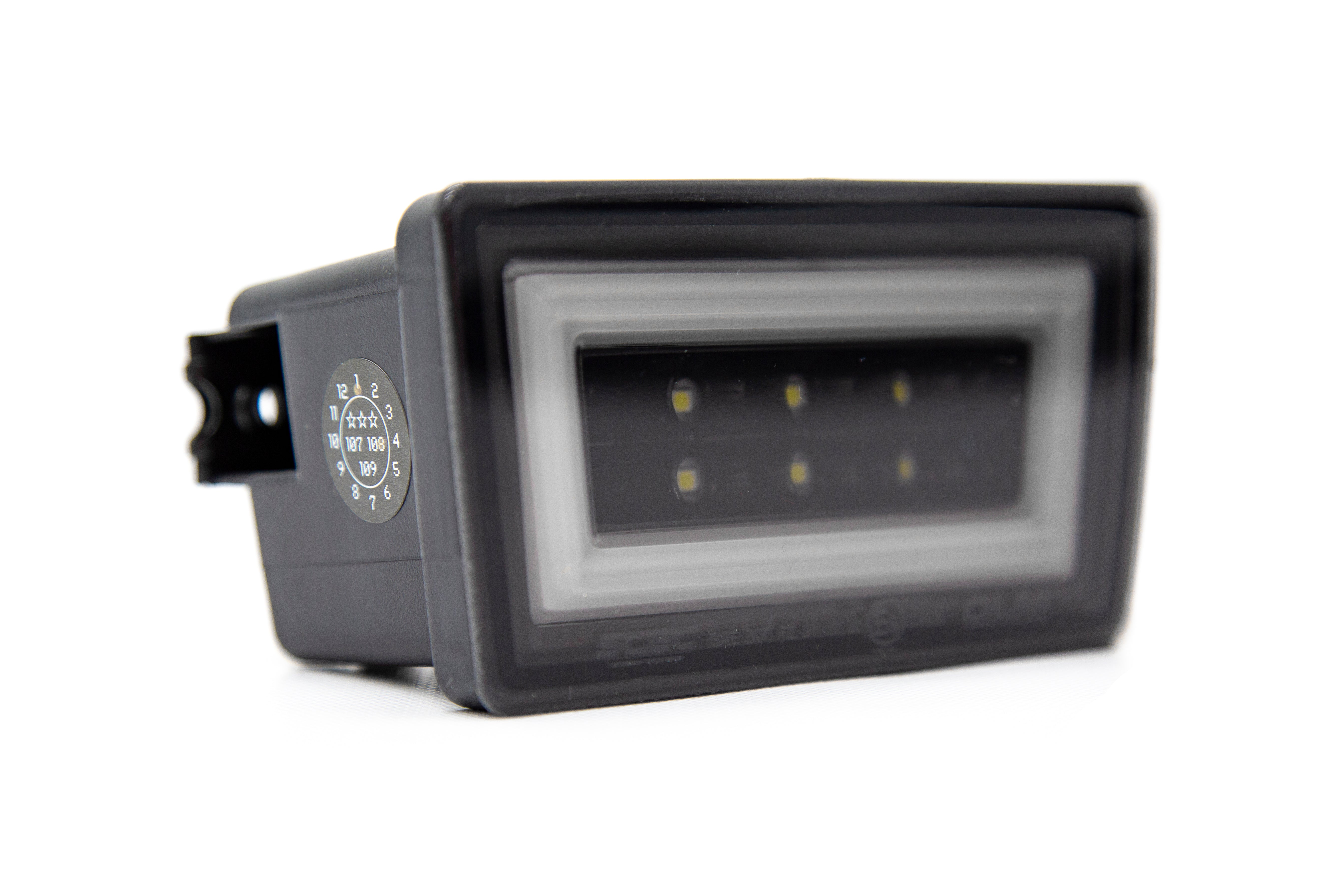 Luz de freno trasera OLM NB+R F1 (lente ahumada, base negra brillante, barra blanca) - WRX/STI 15+