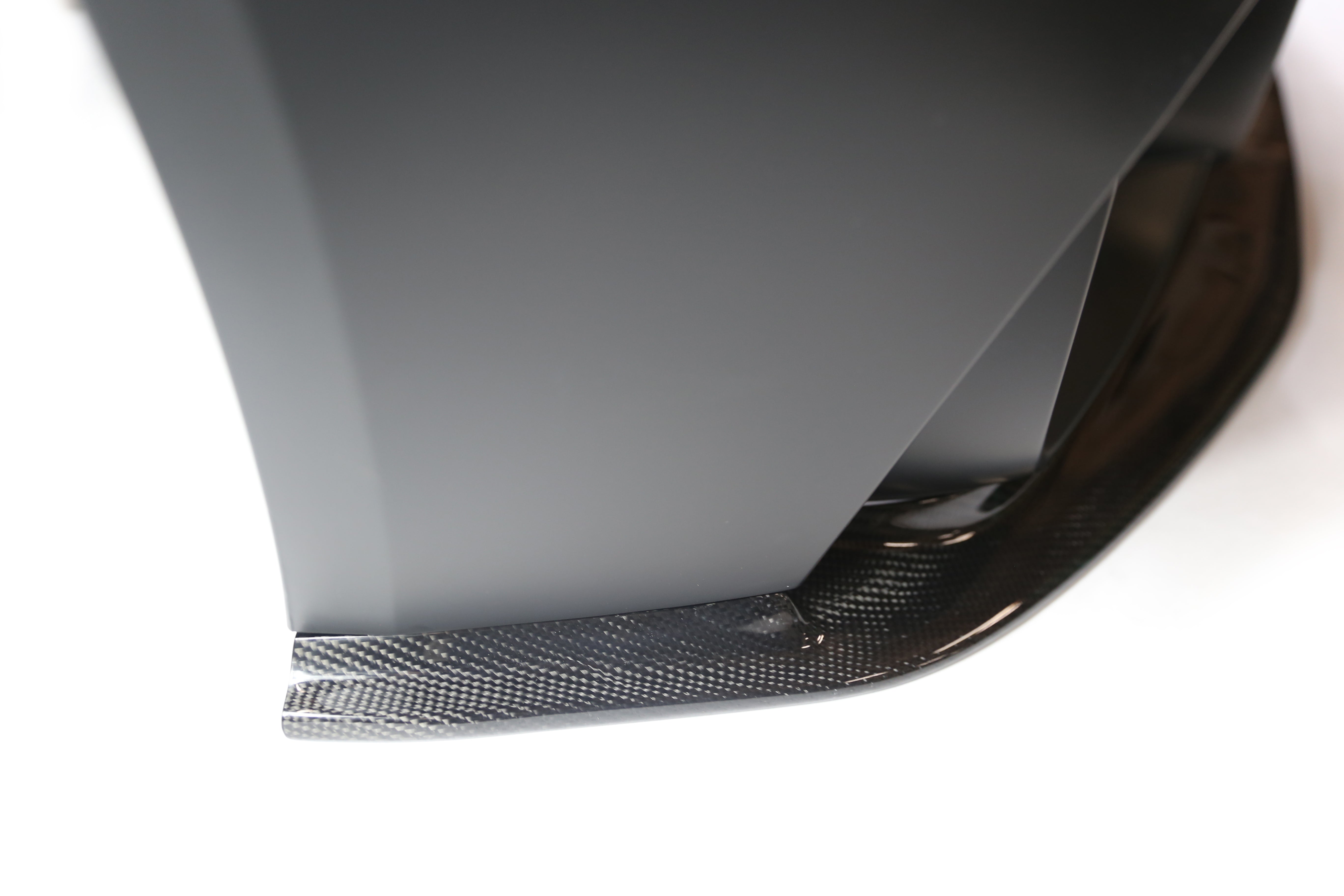 Faldón de fibra de carbono estilo P para BMW F30 de Innovative Motorsports para M3