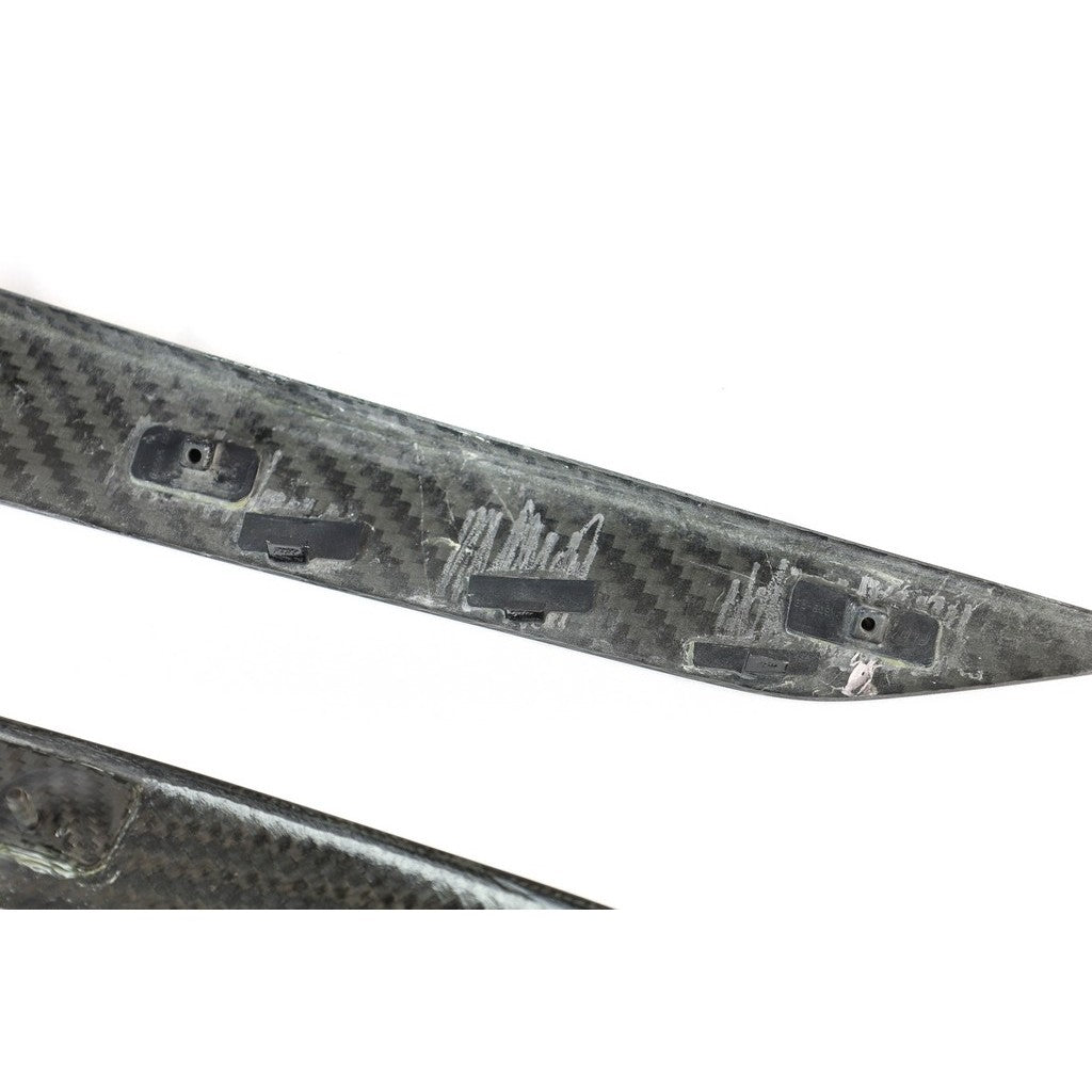 Paquete de manijas de puerta y molduras de cuarto de fibra de carbono APR (Chevrolet Corvette C8 2020+)