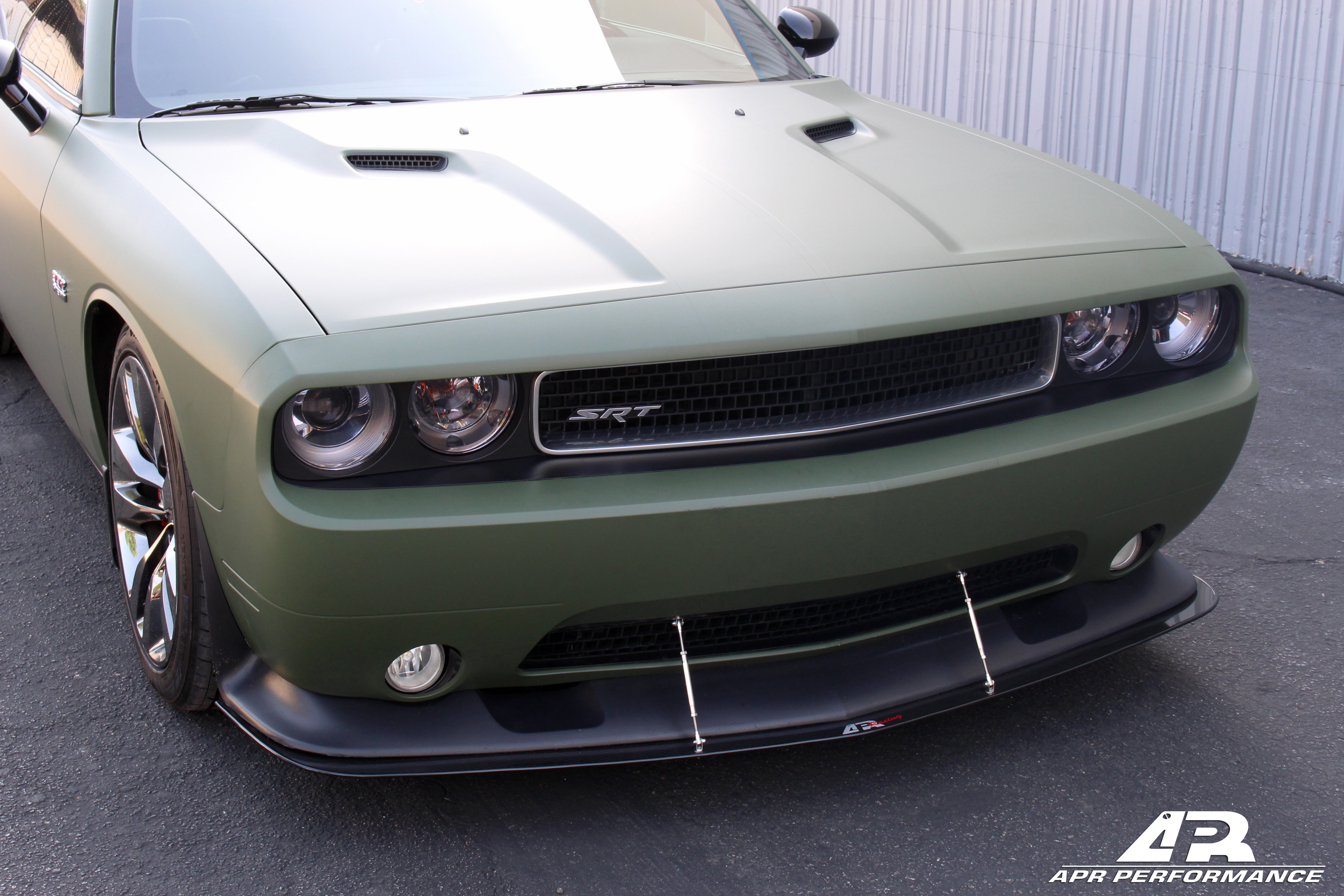 Divisor de viento delantero de fibra de carbono APR (Dodge Challenger SRT-8 2008-2010)