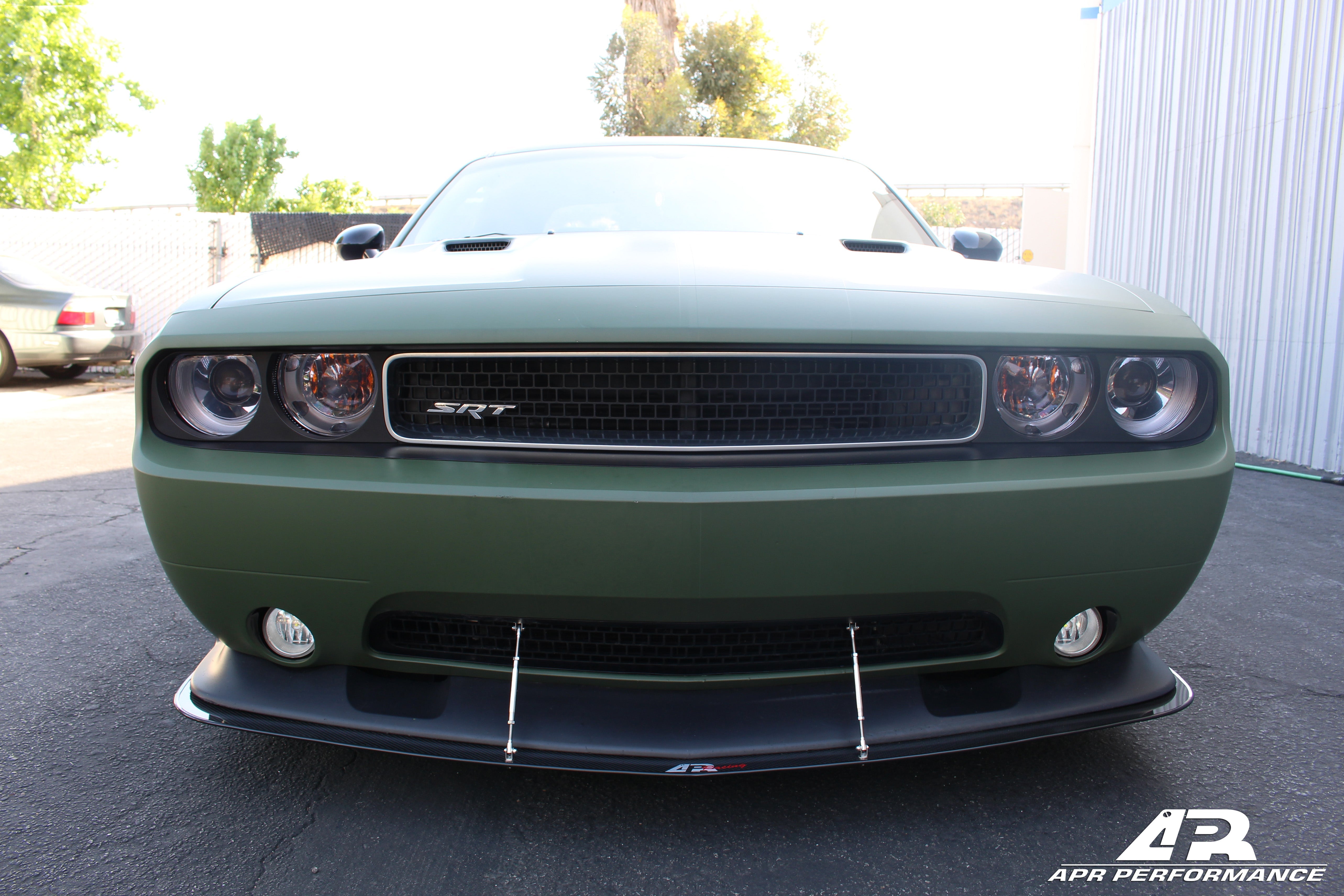 Divisor de viento delantero de fibra de carbono APR (Dodge Challenger SRT-8 2008-2010)