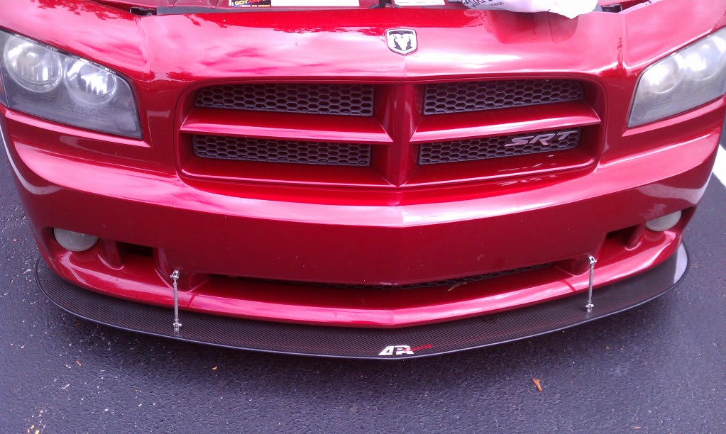 Divisor de viento delantero de fibra de carbono APR (Dodge Charger SRT-8 2006-2010)