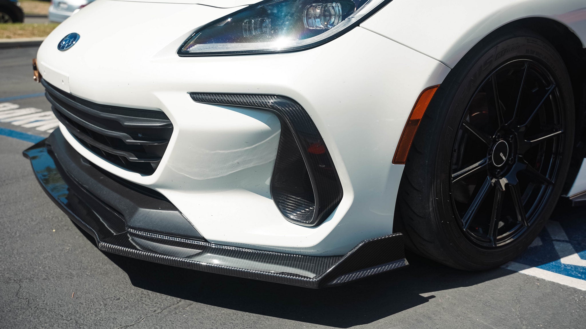 Aletas de entrada de fibra de carbono para parachoques delantero APR (Subaru BRZ 2022-2024)