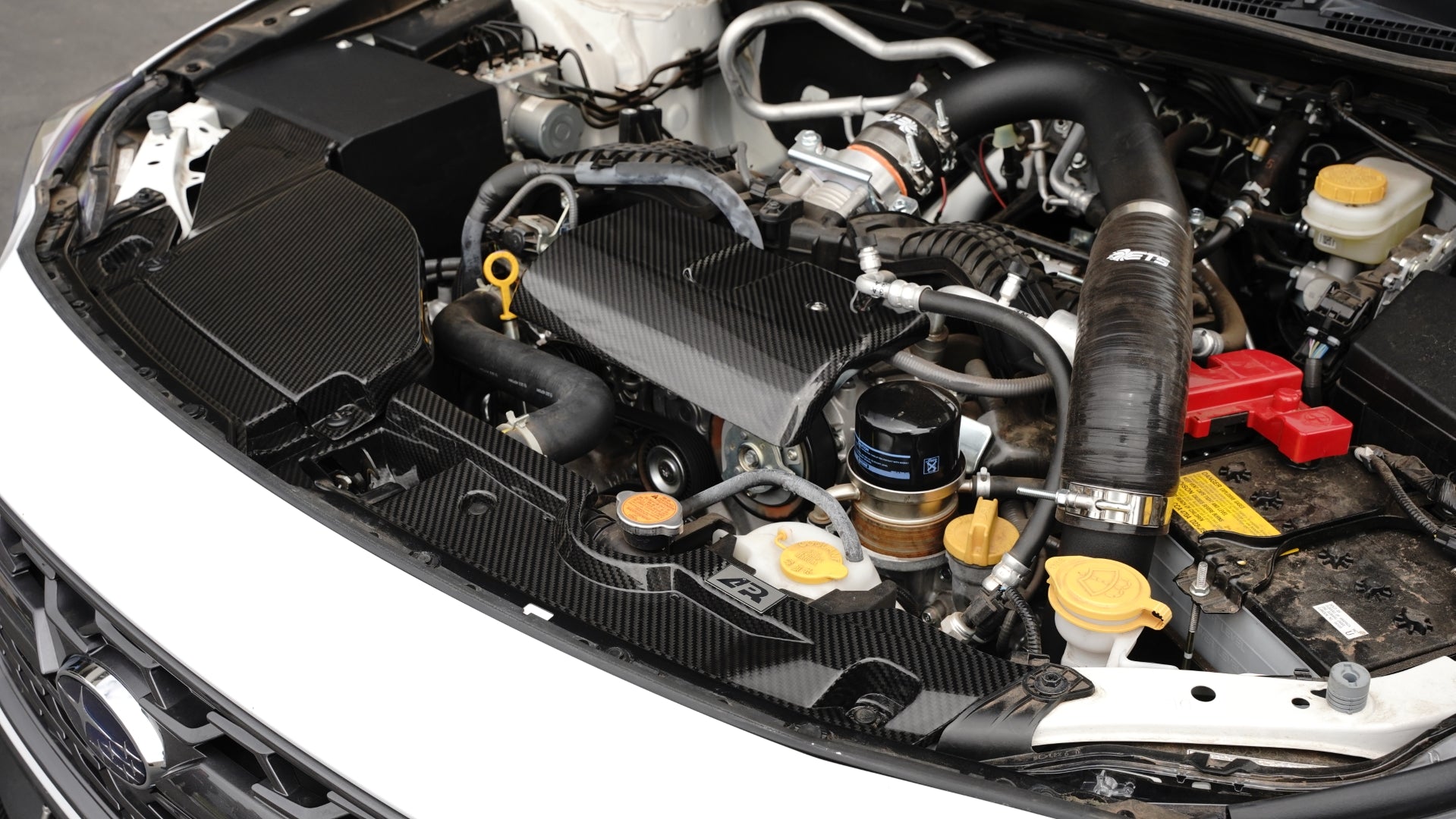 Conducto de admisión de fibra de carbono APR (Subaru WRX 2022-2023)