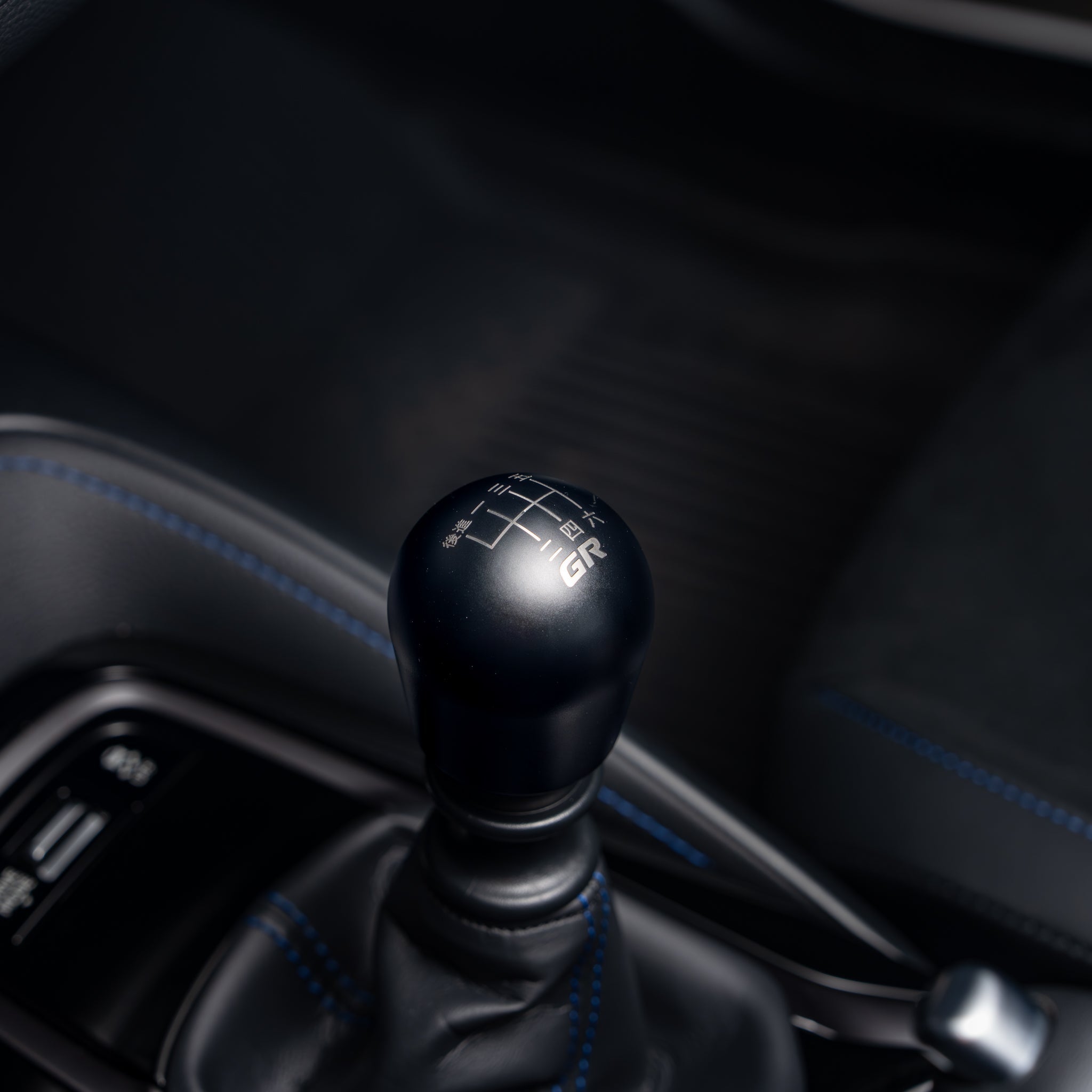 Perilla de cambio con peso Billetworkz de 6 velocidades con grabado GR japonés para Toyota GR Corolla/Corolla Hatch