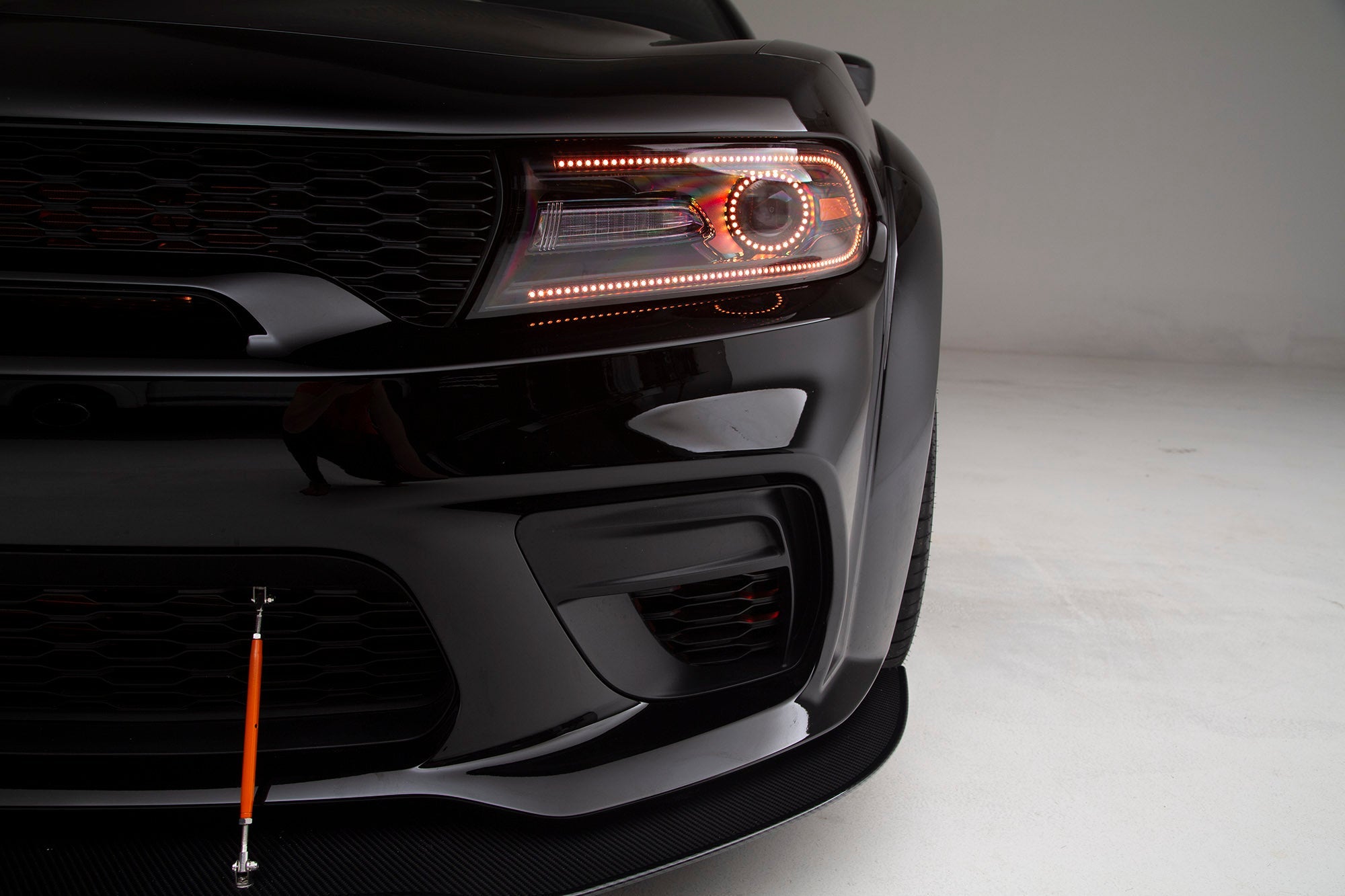 Divisor de viento delantero de fibra de carbono APR (Dodge Charger Widebody 2020-2023)