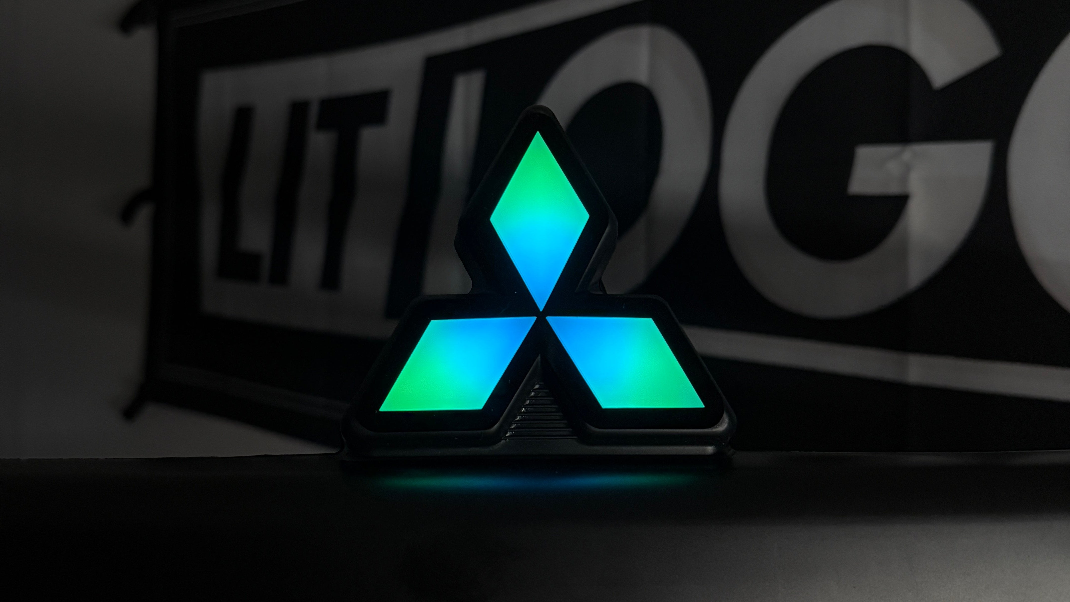 Insignia de parrilla con diamantes de Lit Logos | Lancer, Eclipse y más.