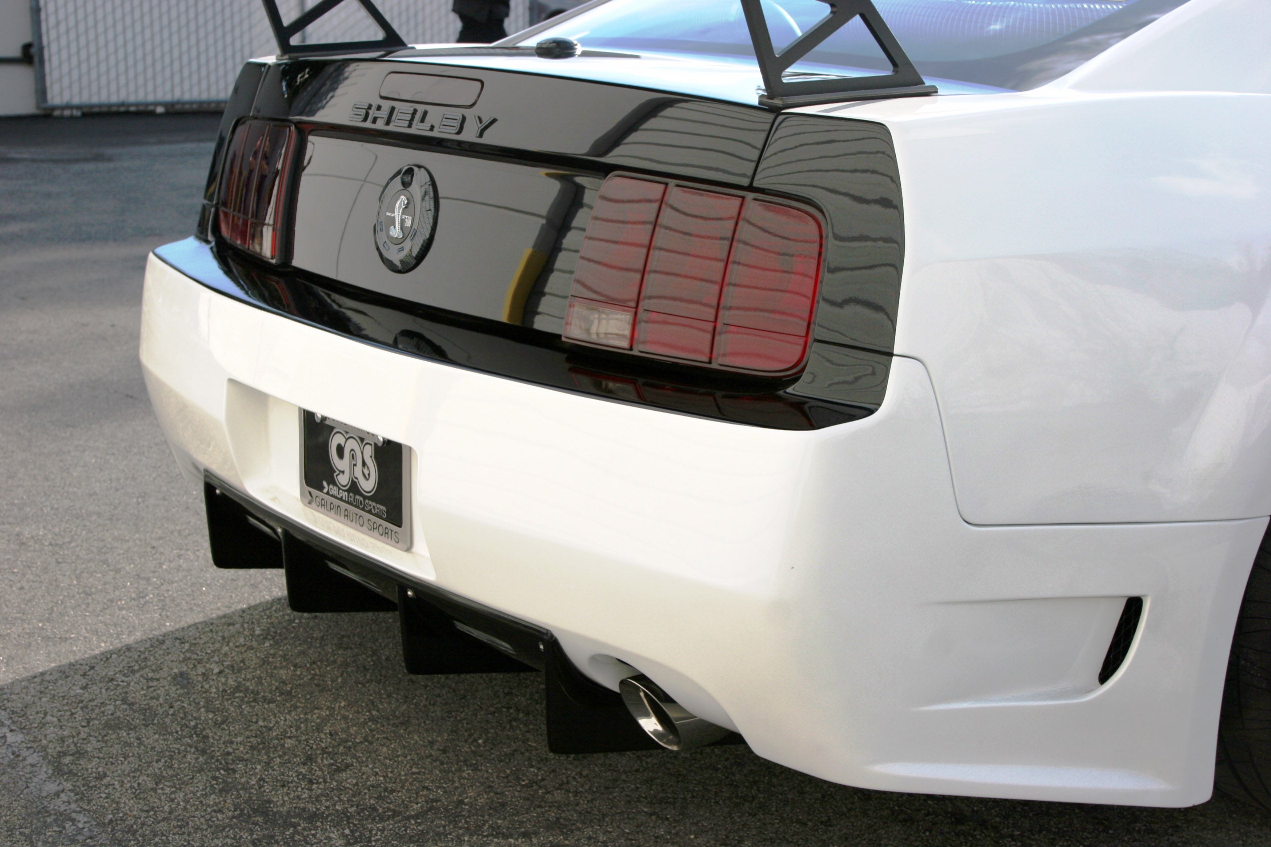 Difusor trasero de fibra de carbono APR (Ford Mustang S197 2005-2009)