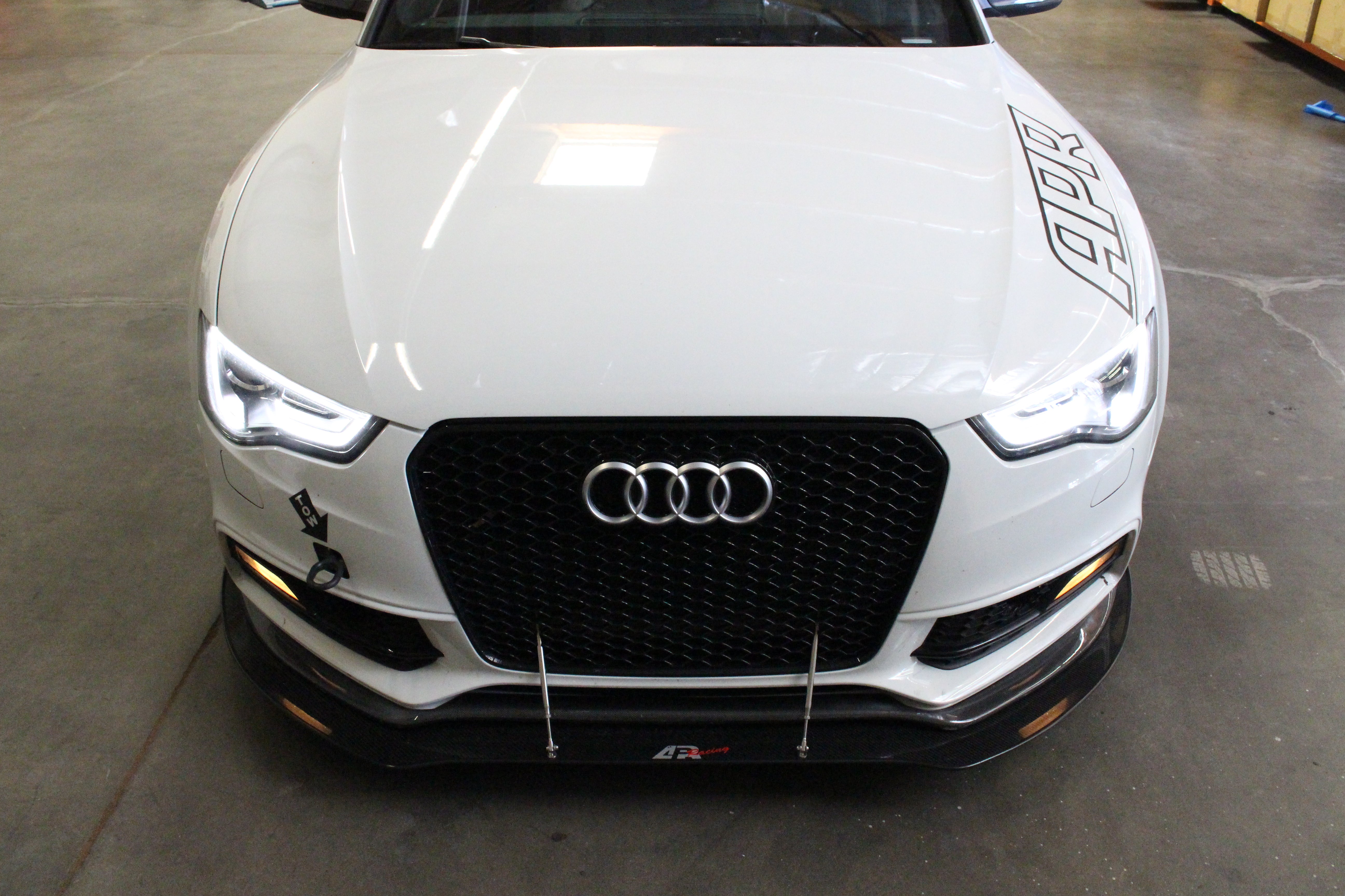 Divisor de viento delantero de fibra de carbono para parachoques APR (Audi S5 2009-2012)