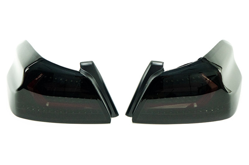 Luces traseras OLM Evolution (lente ahumada, base negra, barra roja) - WRX/STI 2015-2021