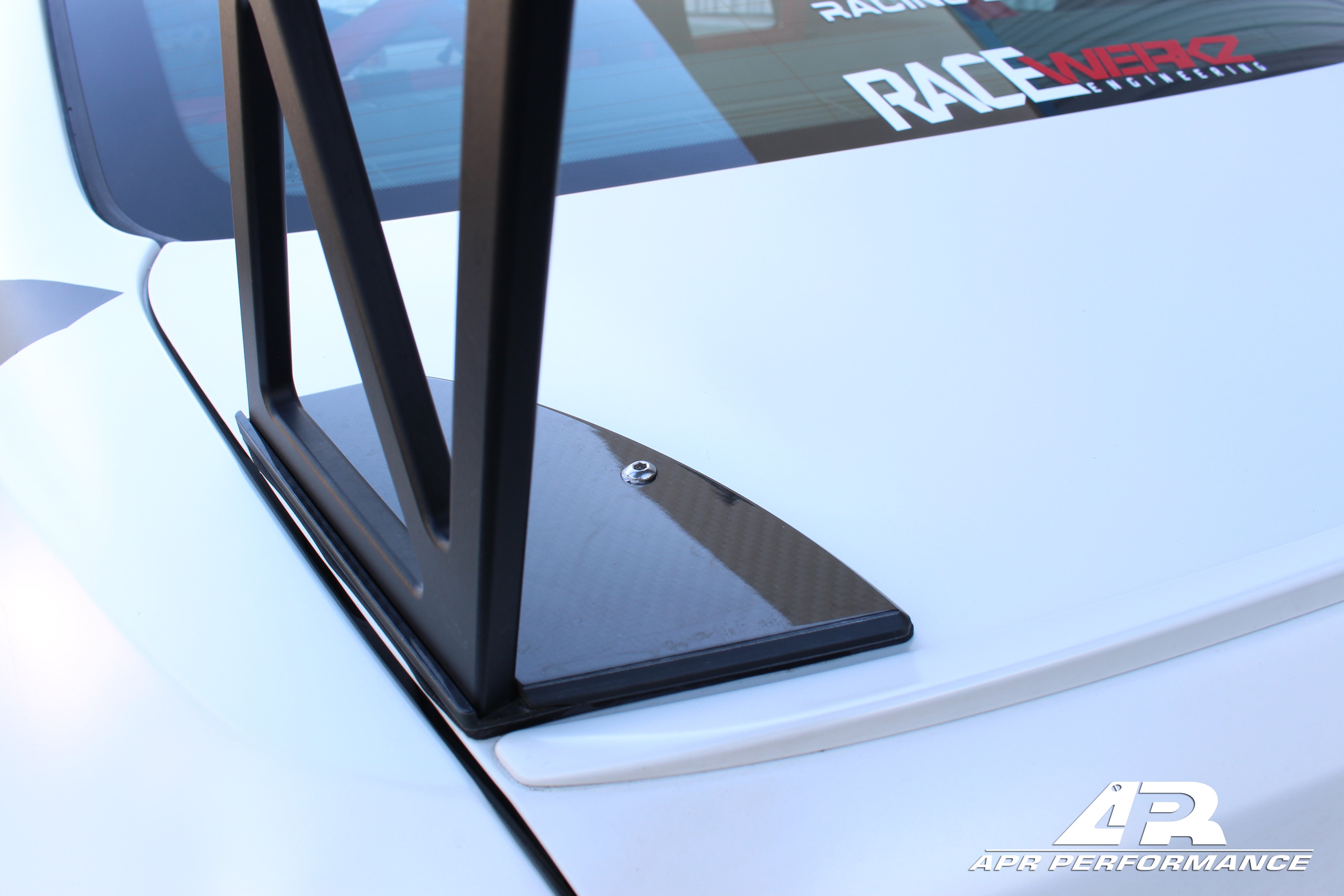 Alerón ajustable de fibra de carbono APR GT-250 (BMW E92 M3)