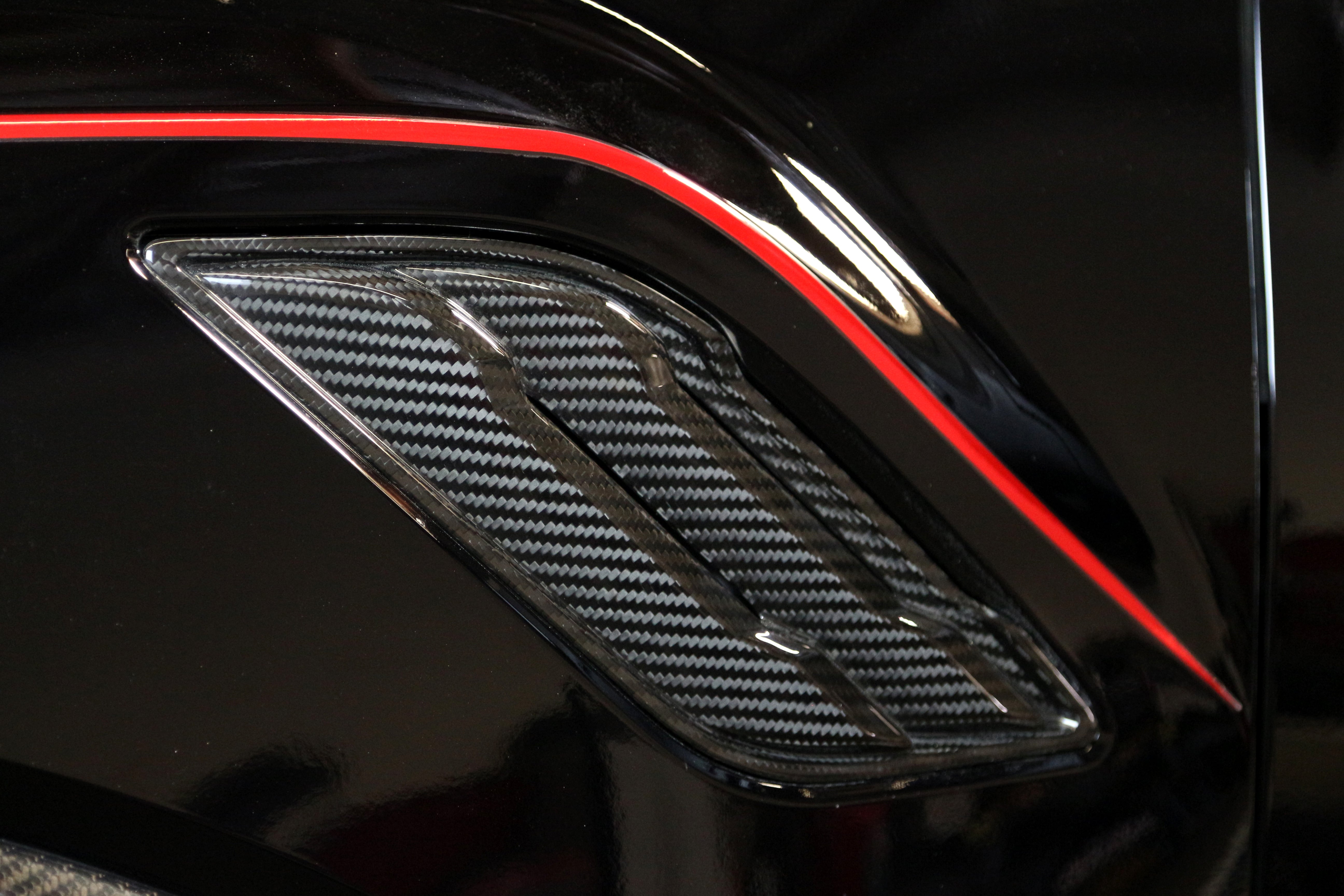Ventilaciones de guardabarros de fibra de carbono APR (Ford F-150 Raptor 2017-2020)