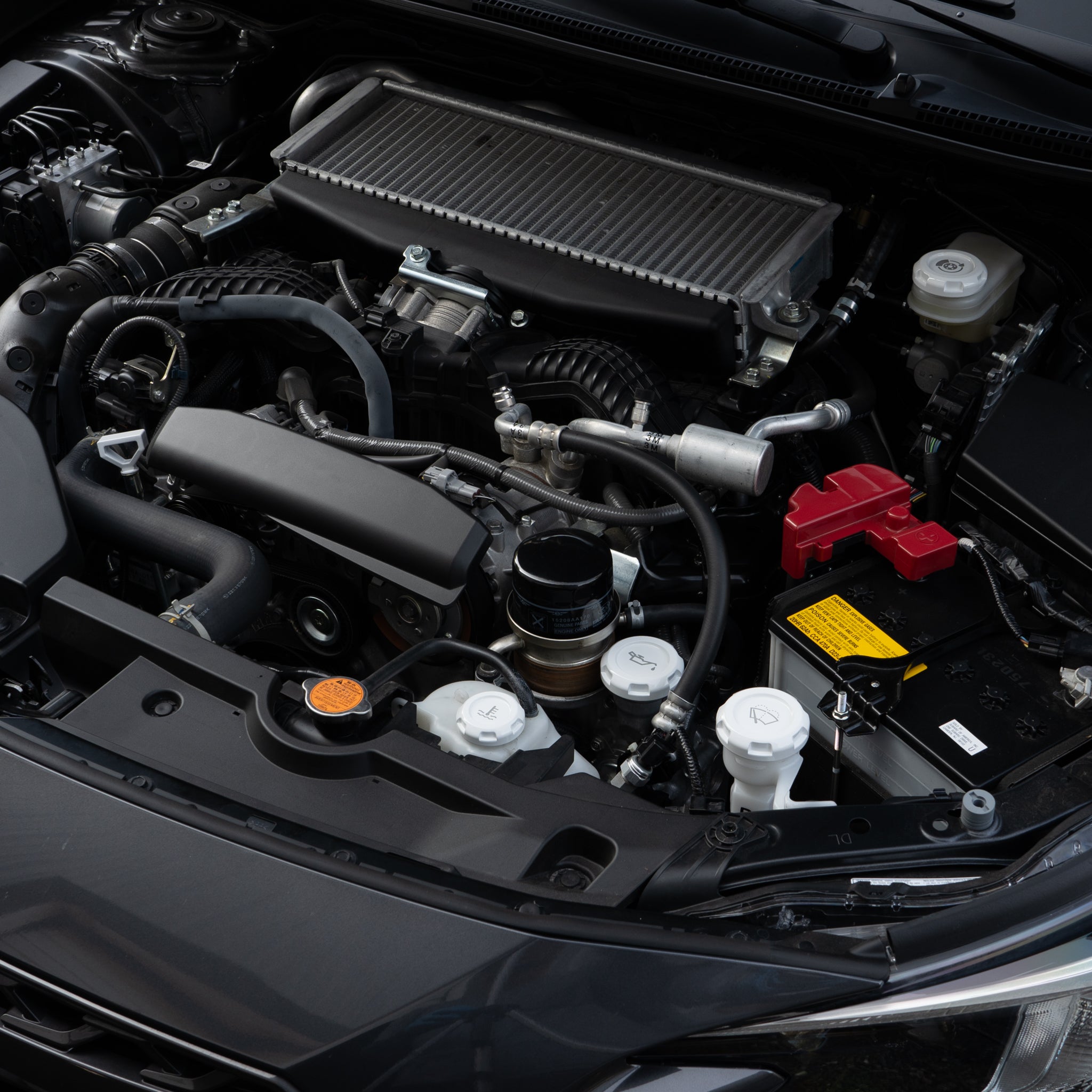 Tapas del compartimento del motor Billetworkz (Subaru Legacy GT 2005-2009)