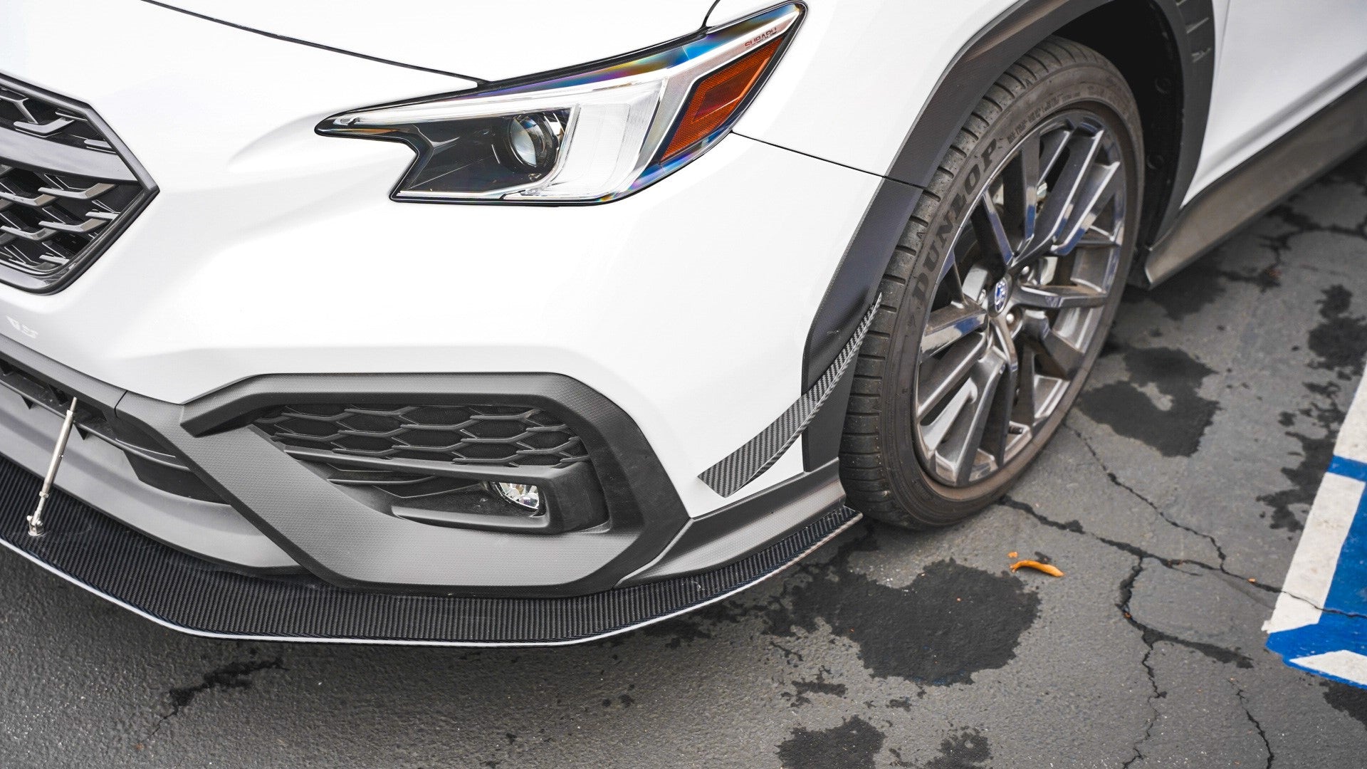 Divisor de viento de fibra de carbono APR con varillas (Subaru WRX 2022-2023)