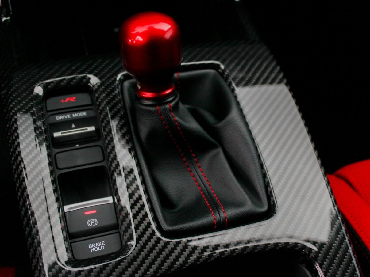 Cubierta del panel de cambios de fibra de carbono OLM LE - Honda Civic FL5 Type R 2023+