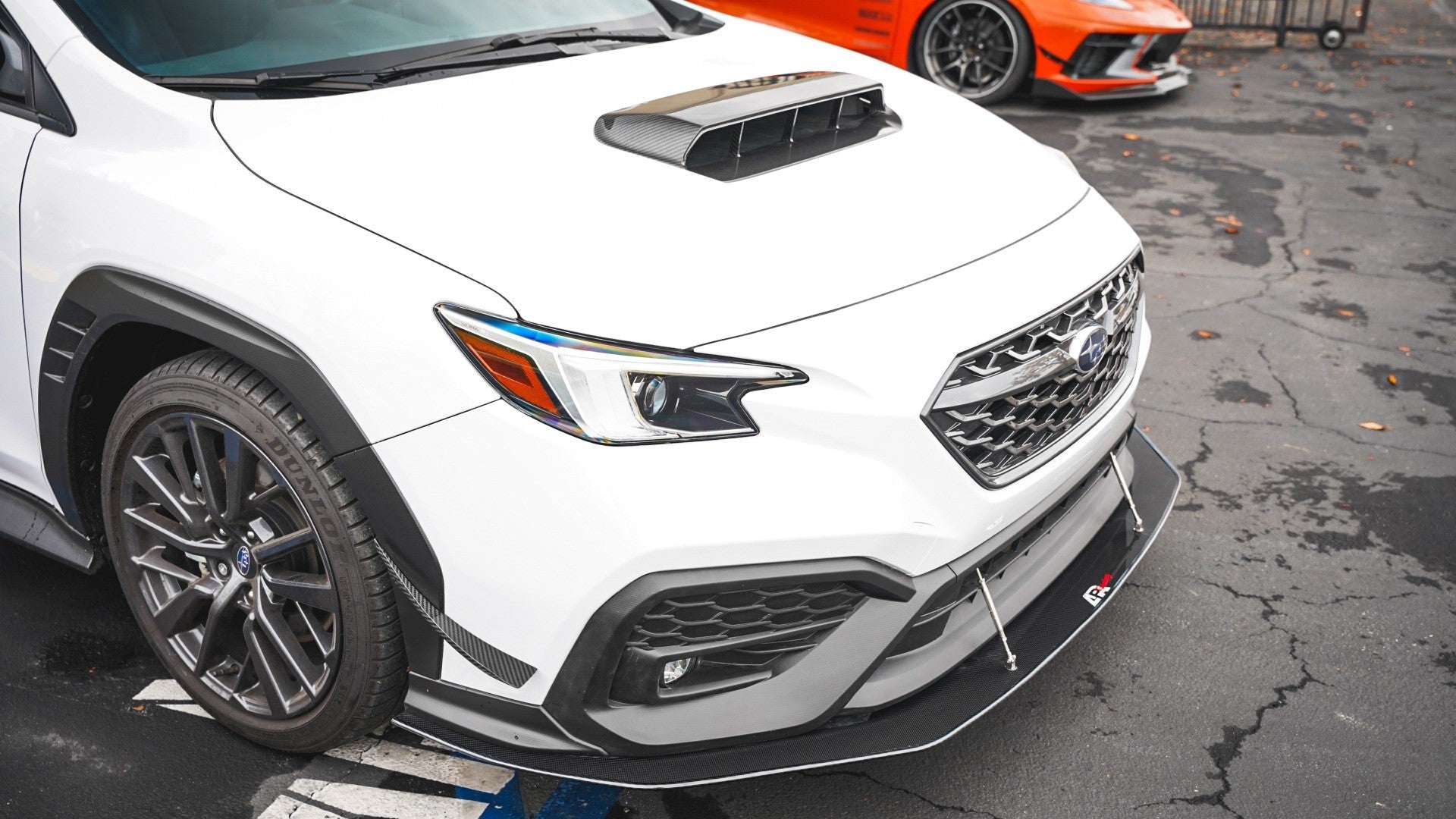 Divisor de viento de fibra de carbono APR con varillas (Subaru WRX 2022-2023)