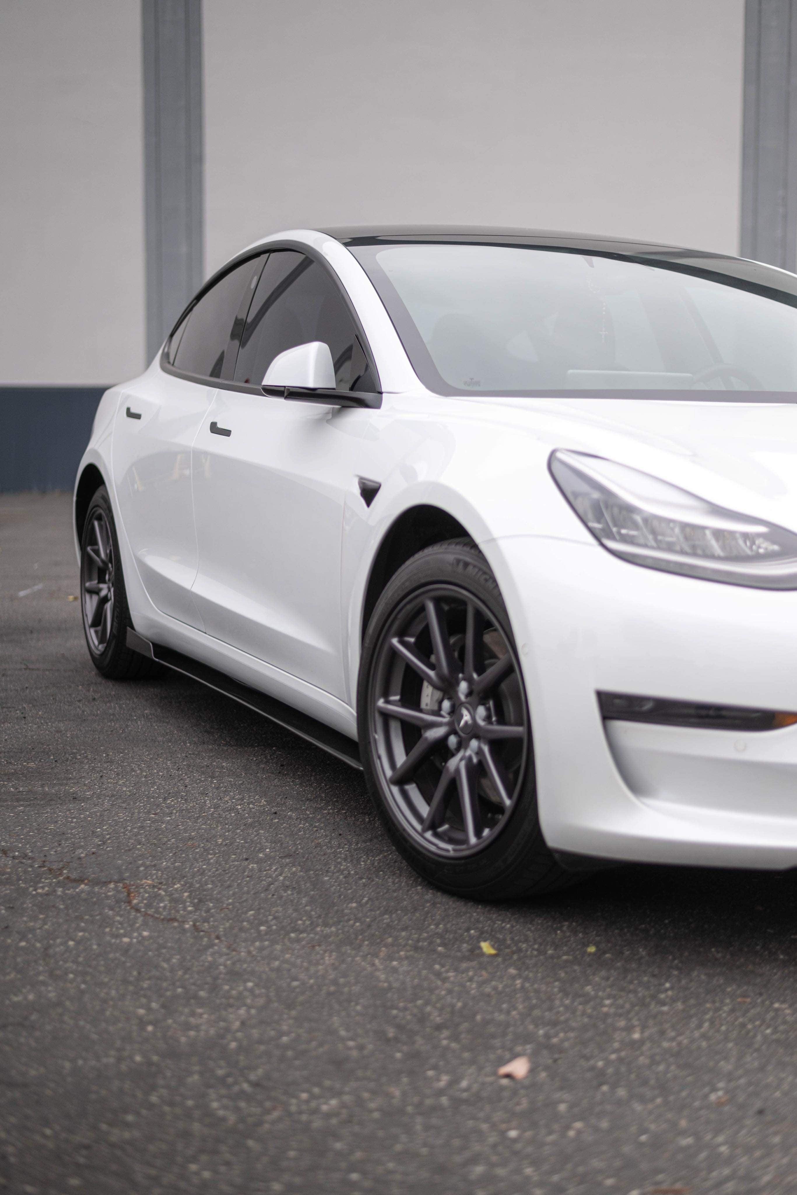 Extensiones de faldones laterales Aeroflow Dynamics V6 (Tesla Model 3 2018-2024)