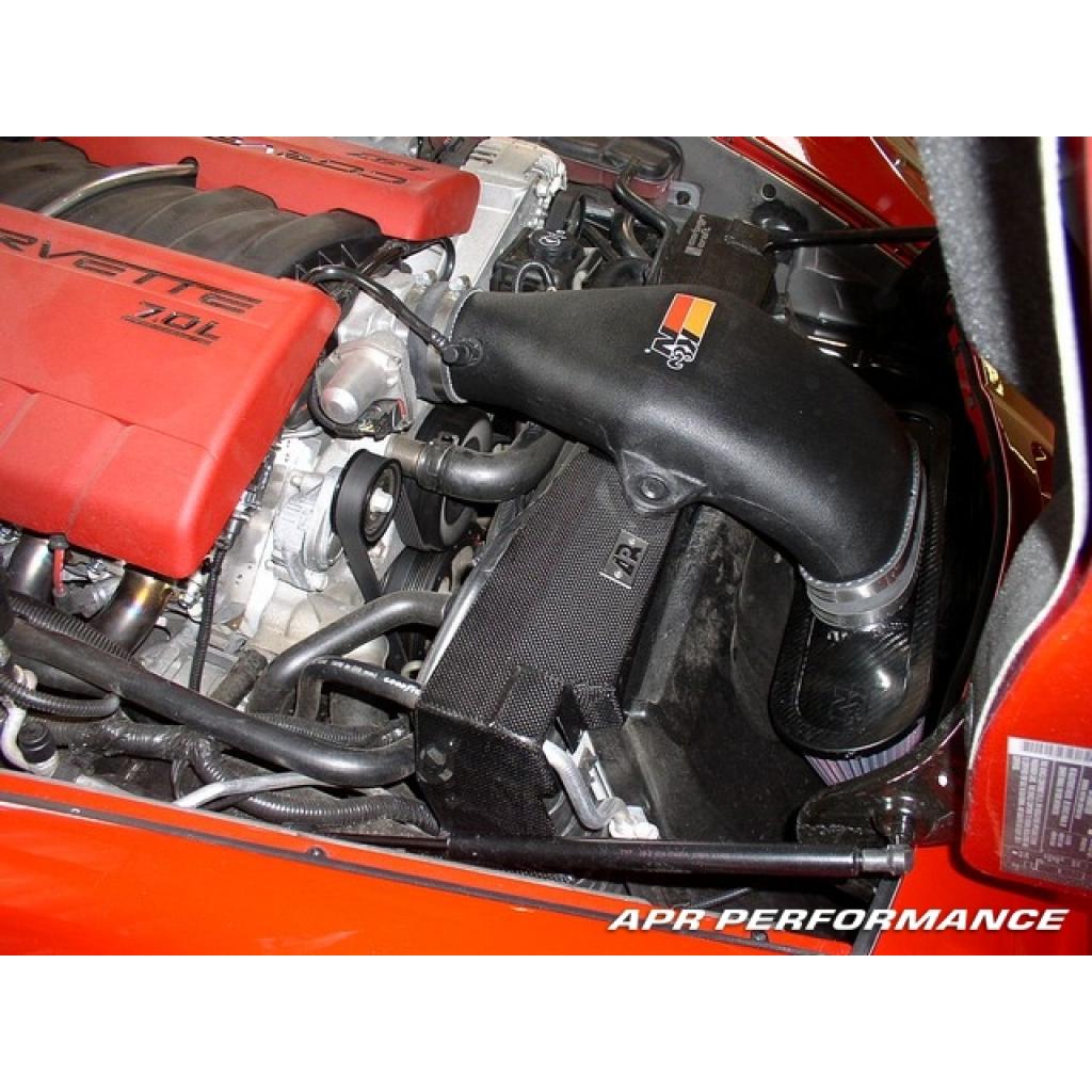 Cubierta de soporte de radiador de fibra de carbono APR (Chevrolet Corvette C6 / C6 Z06 2005-2013)