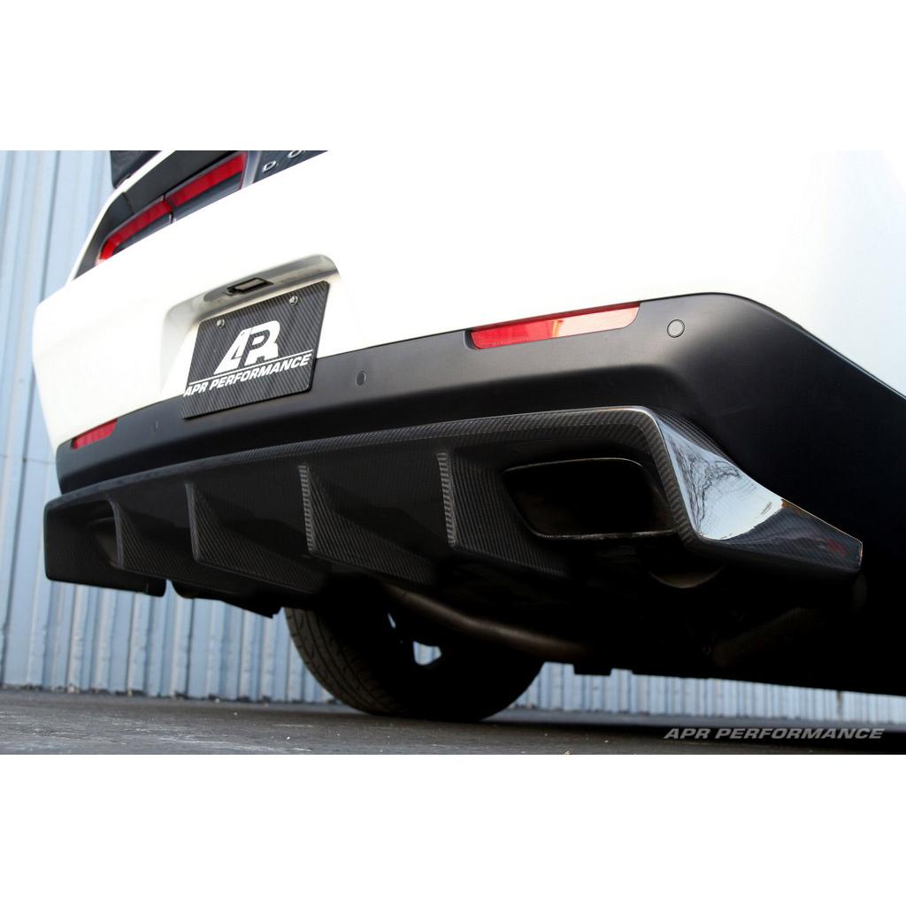 Difusor trasero de fibra de carbono APR (Dodge Challenger Hellcat 2015-2023)