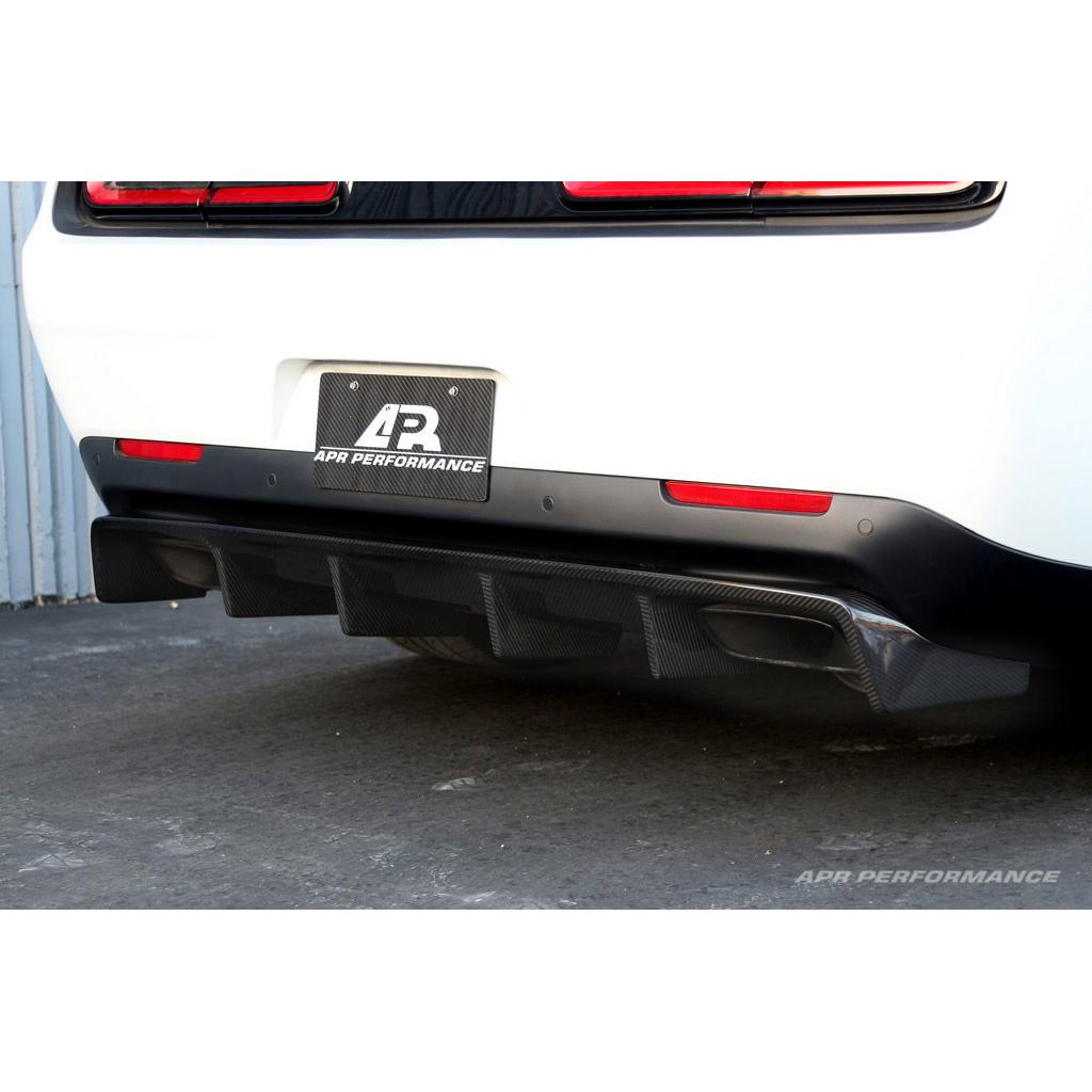 Difusor trasero de fibra de carbono APR (Dodge Challenger Hellcat 2015-2023)