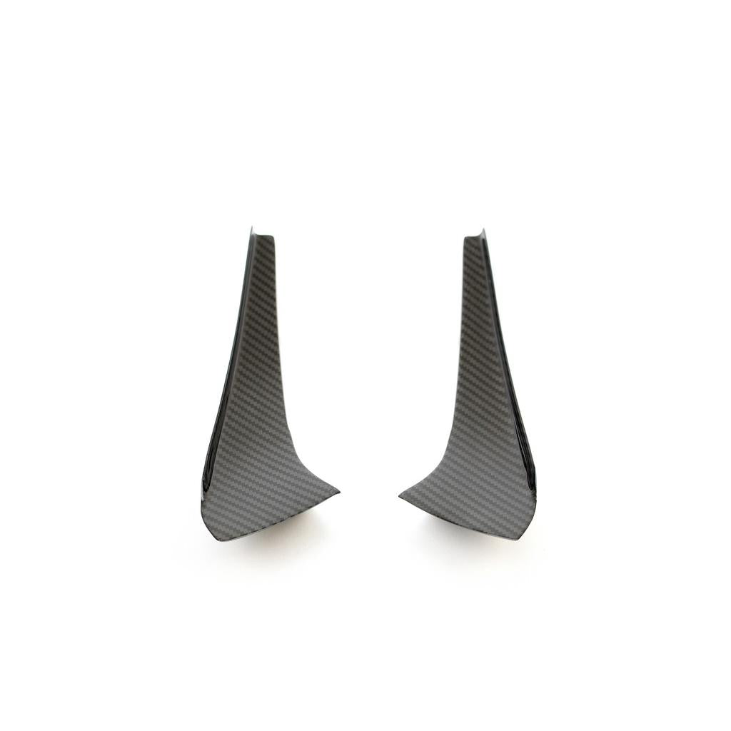 Canards de parachoques delantero de fibra de carbono APR (2020+ Chevrolet Corvette C8)