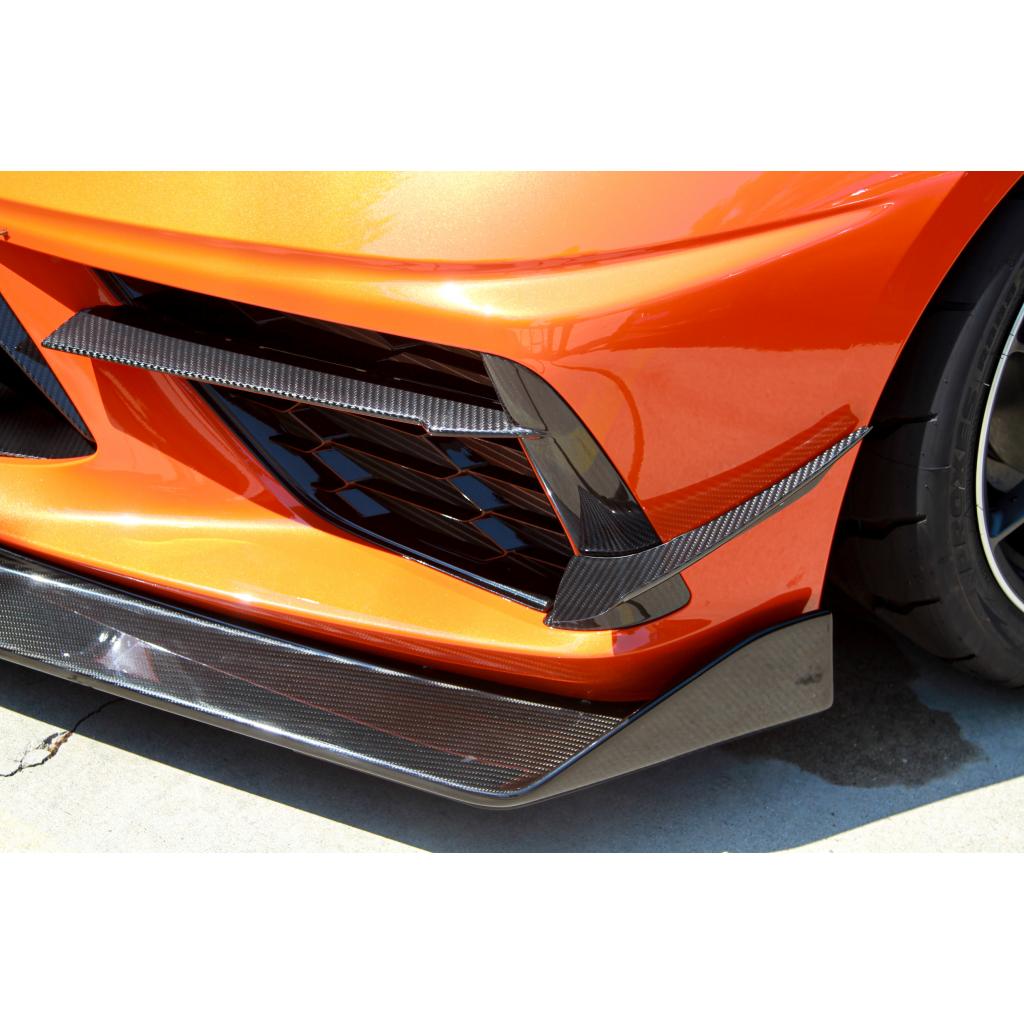 Canards de parachoques delantero de fibra de carbono APR (2020+ Chevrolet Corvette C8)