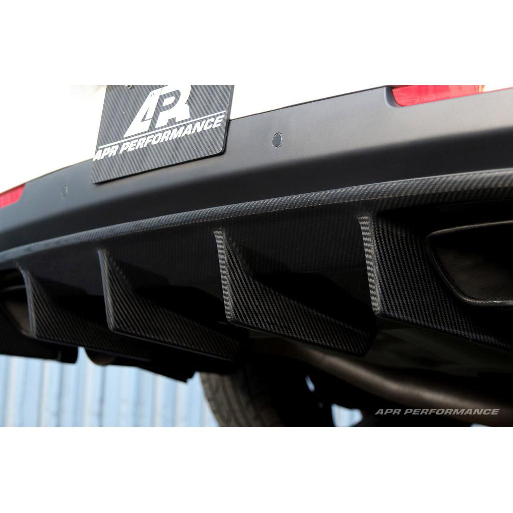 Difusor trasero de fibra de carbono APR (Dodge Challenger Hellcat 2015-2023)