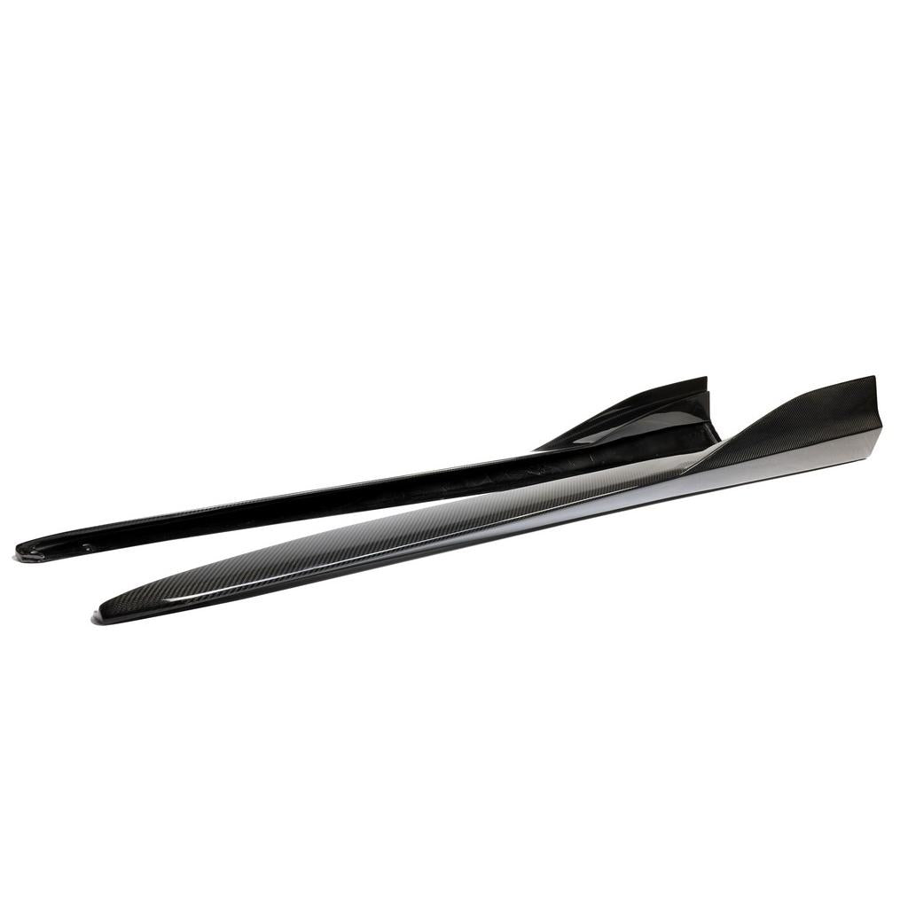 Extensiones de estribos laterales/faldones laterales de fibra de carbono APR (Chevrolet Corvette C8 2020+)