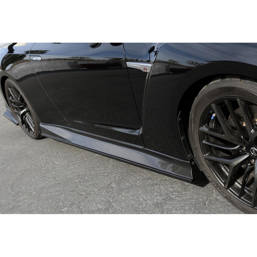 APR Carbon Fiber Side Rocker Extensions/ Side Skirt (2017-2022 Nissan GTR R35)