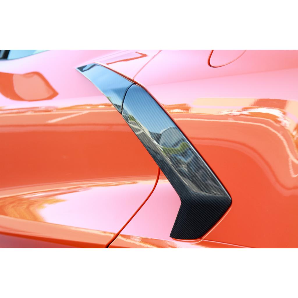 Paquete de manijas de puerta y molduras de cuarto de fibra de carbono APR (Chevrolet Corvette C8 2020+)