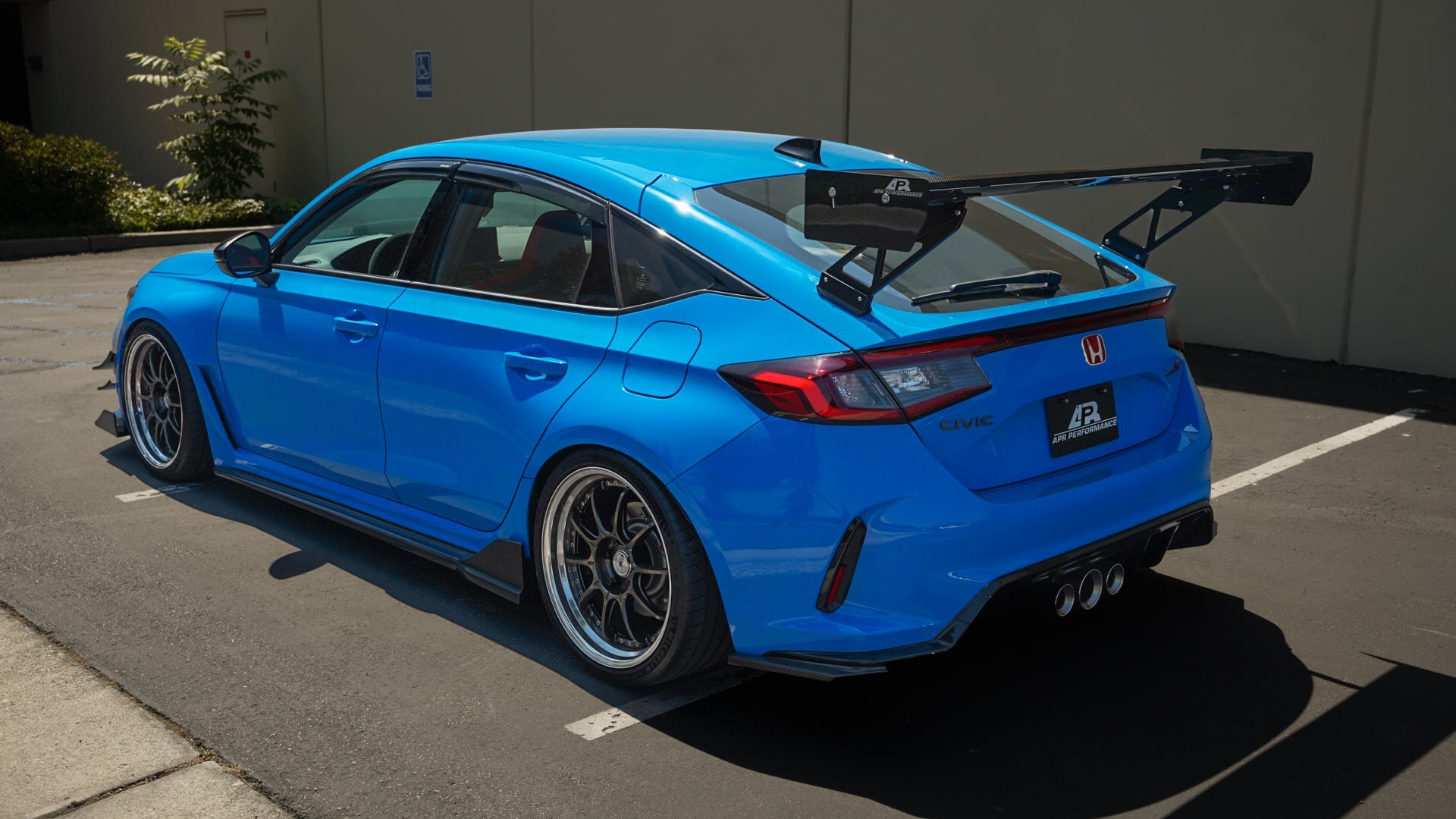 Alerón ajustable de fibra de carbono APR GTC-300 de 67" (Honda FL5 Civic Type R 2023+)