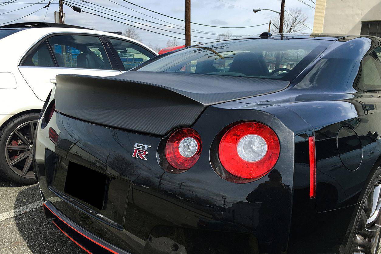 Carbonado 2008-2025 Nissan GTR R35 CBA  DBA  EBA DLK Style Carbon Fiber Trunk