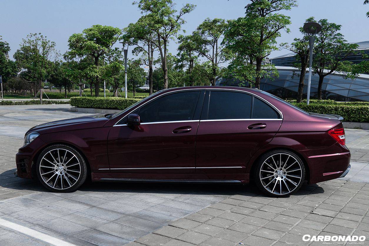 Faldones laterales estilo P para Mercedes Benz Clase C W204 Sedán Carbonado 2008-2014