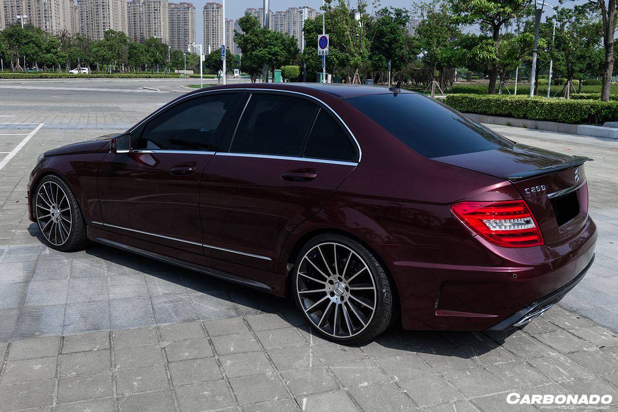 Faldones laterales estilo P para Mercedes Benz Clase C W204 Sedán Carbonado 2008-2014