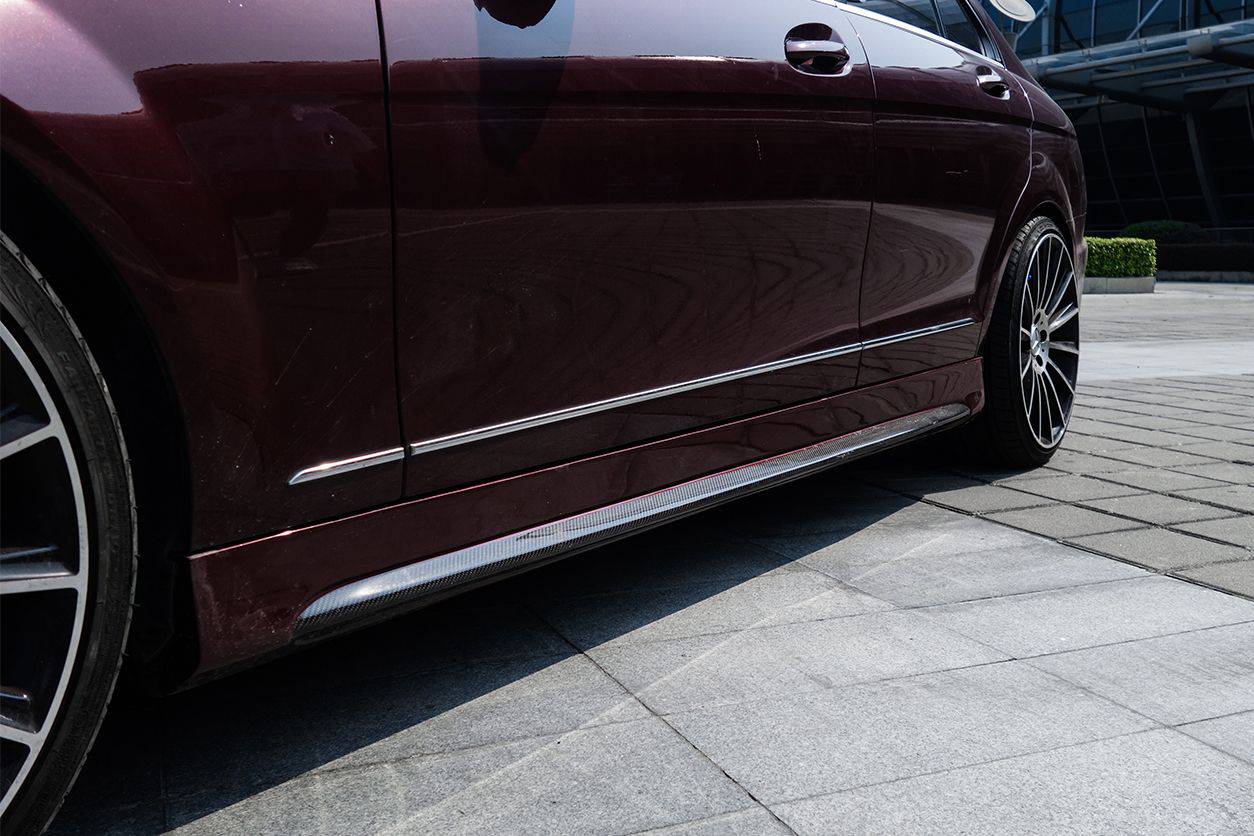 Faldones laterales estilo P para Mercedes Benz Clase C W204 Sedán Carbonado 2008-2014
