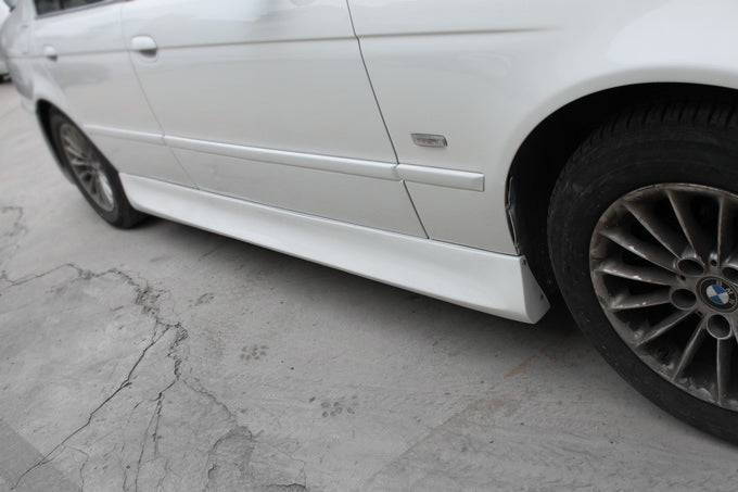 Carbonado VRS Style Side Skirts | 1997-2003 BMW 5 Series E39