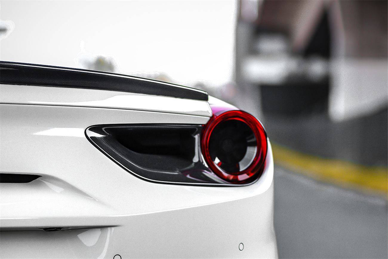 Cubiertas de fibra de carbono seca para luces traseras satelitales Ferrari 488 GTB Spider OE Style Carbonado 2015-2020