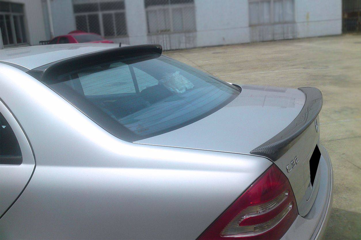 Alerón de maletero estilo BS para Mercedes Benz W203 Clase C Carbonado 2001-2007
