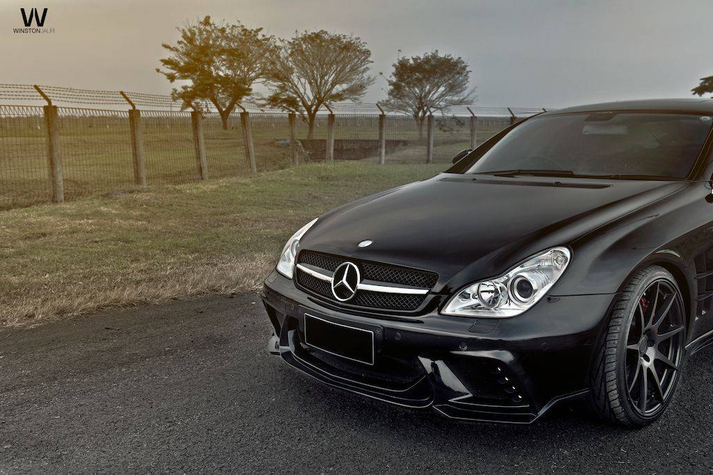 Carbonado 2005-2009 Mercedes Benz W219 Cls Class WD Style Front Bumper with led