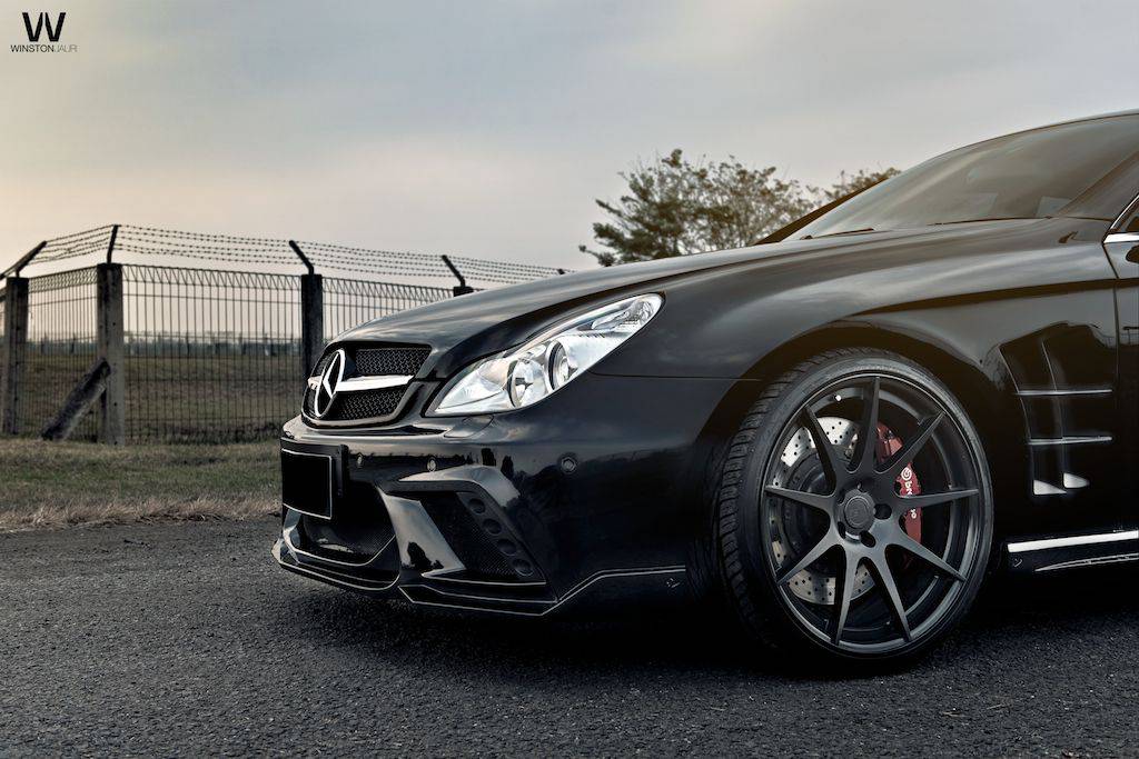 Carbonado 2005-2009 Mercedes Benz W219 Cls Class WD Style Front Bumper with led